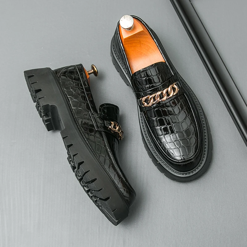 New Men Business Loafers Men Wear Thick-soled Anti-slip Fashionable Leather Shoes on One Foot Hiking Travel Shoes Sizes 38-46
New Men Business Loafers Men Wear Thick-soled Anti-slip Fashionable Leather Shoes on One Foot Hiking Travel Shoes Sizes 38-46