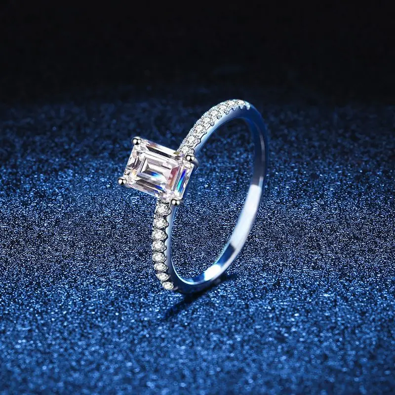 S925 Sterling Silver Ring Four Claw Emerald Radiant Cut Classic Elegant Moissanite Row Ring
S925 Sterling Silver Ring Four Claw Emerald Radiant Cut Classic Elegant Moissanite Row Ring