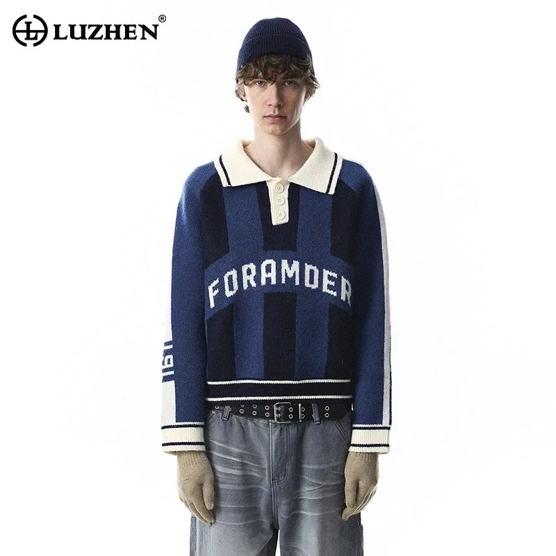 Мужской свитер LUZHEN 2026: Новая модная вязаная кофта с контрастными полосами и надписью, длинный рукав, повседневный стиль, JY6102
Мужской свитер LUZHEN 2026: Новая модная вязаная кофта с контрастными полосами и надписью, длинный рукав, повседневный стиль, JY6102