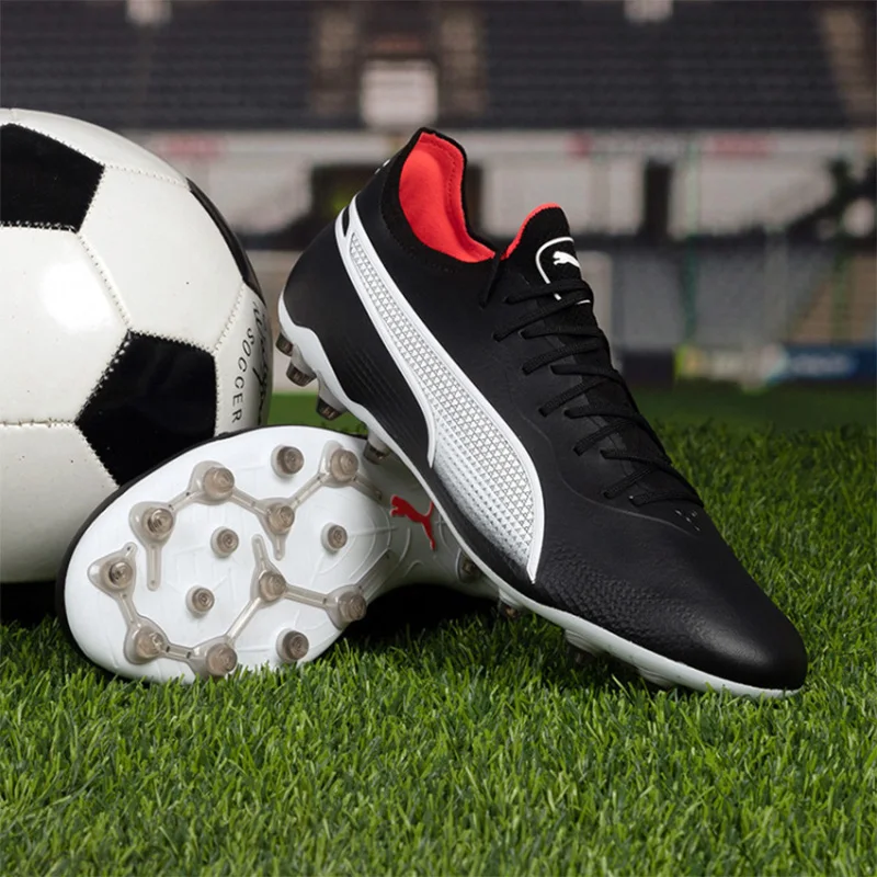 PUMA KING High-end 3.0 Short-Tip MG Training Football Shoes for Adults 107252-01
PUMA KING High-end 3.0 Short-Tip MG Training Football Shoes for Adults 107252-01