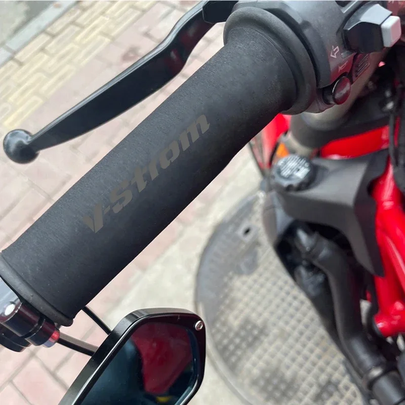 For SUZUKI V-Strom V Power DL650 DL 650 Vstrom XT 2011-2023 Motorcycle Fashion Accessories No-slip Heat Shrink Handle Grip Cover
For SUZUKI V-Strom V Power DL650 DL 650 Vstrom XT 2011-2023 Motorcycle Fashion Accessories No-slip Heat Shrink Handle Grip Cover