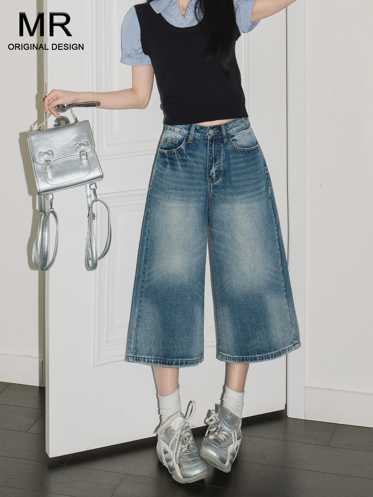 Blue Artistic Vintage Wide Leg Denim Jeans Women's Summer Slimming Drapey High Waist Casual Cotton Blend Loose Fit Jeans
Blue Artistic Vintage Wide Leg Denim Jeans Women's Summer Slimming Drapey High Waist Casual Cotton Blend Loose Fit Jeans