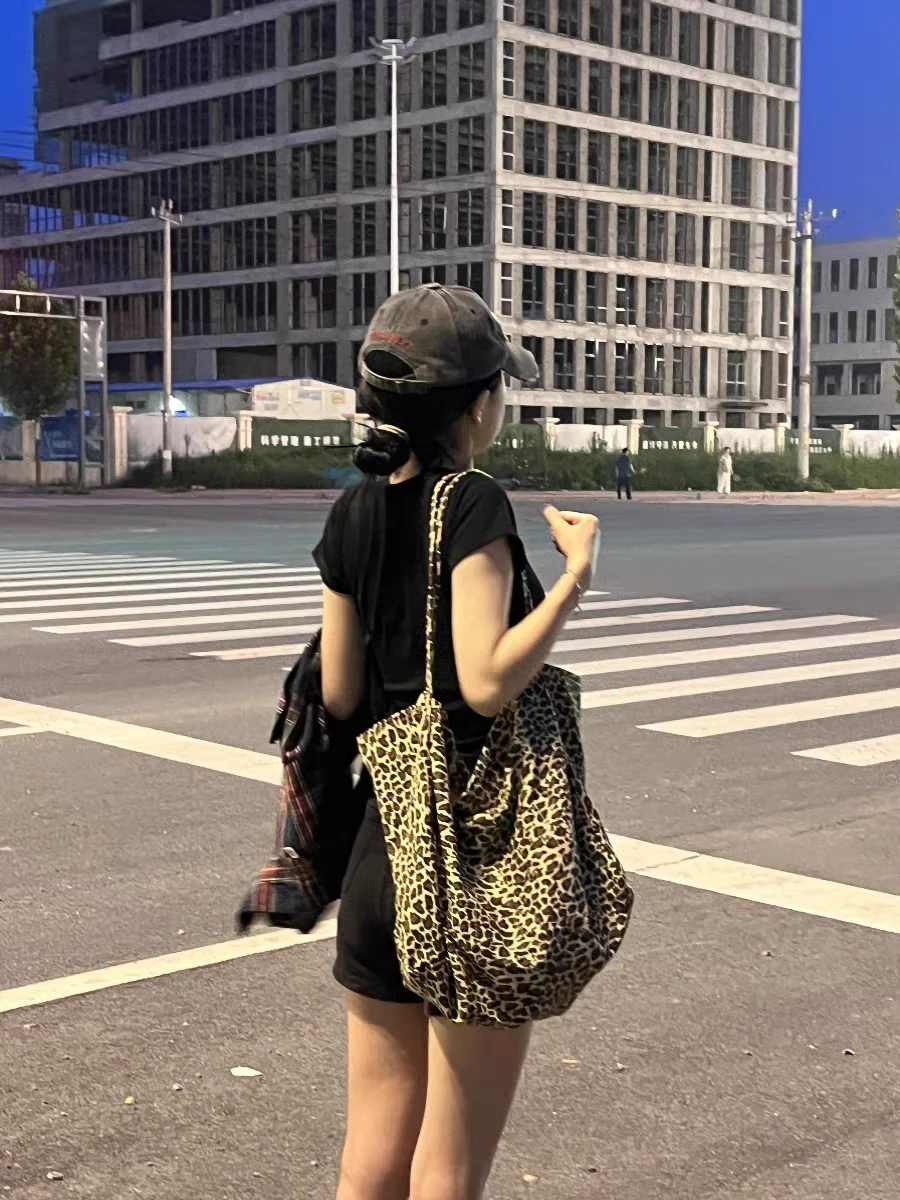 Lightweight Canvas Satchel Bag Single oulder Crossbody Bag White Lilies Pattern Youth Casual Tote Bag Pure Color Design
Lightweight Canvas Satchel Bag Single oulder Crossbody Bag White Lilies Pattern Youth Casual Tote Bag Pure Color Design