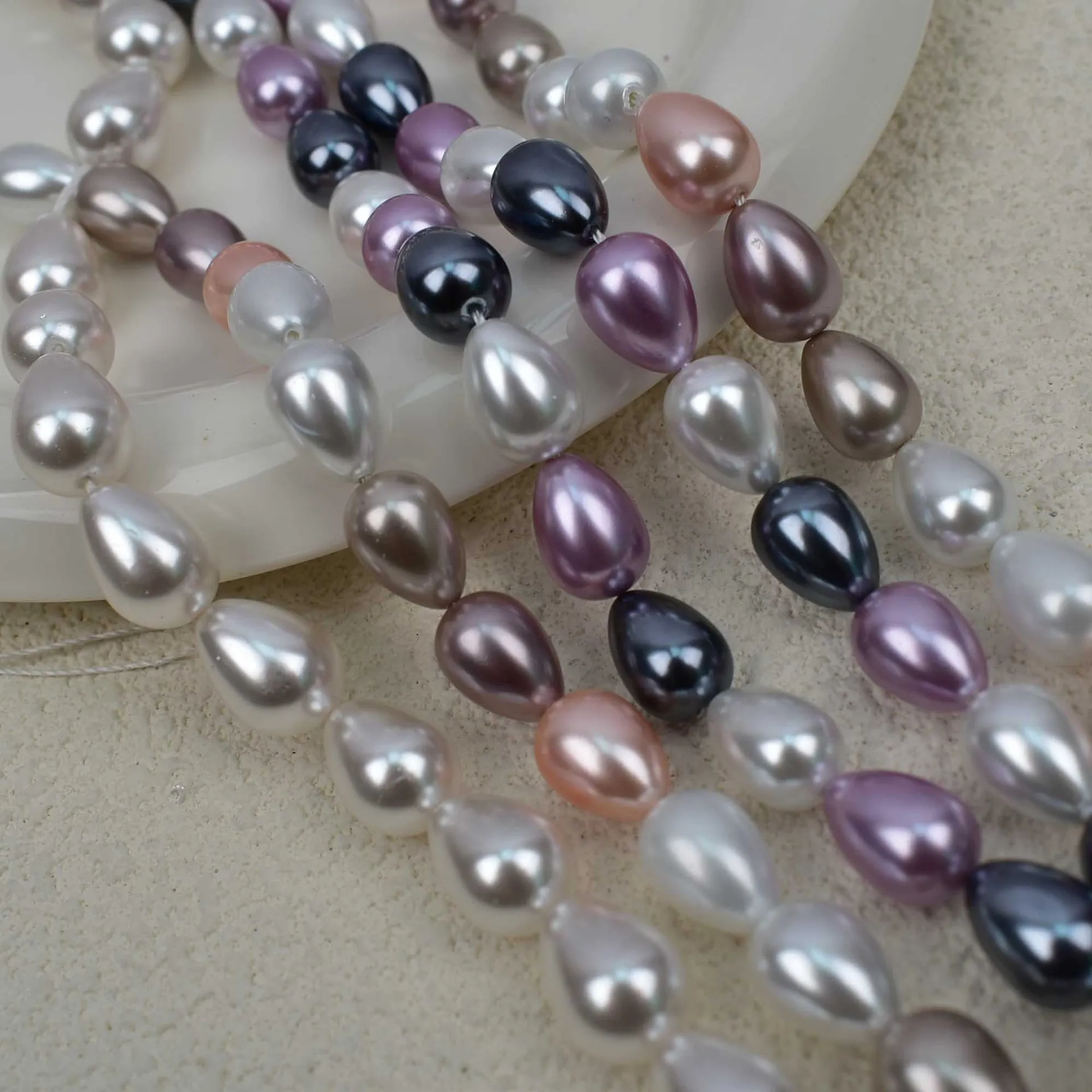 Mixed Color Shell Pearls Beads Natural Shell Water Drop Loose Spacer Beads for Jewelry Making DIY Charm Bracelet Earrings 15inch
Mixed Color Shell Pearls Beads Natural Shell Water Drop Loose Spacer Beads for Jewelry Making DIY Charm Bracelet Earrings 15inch