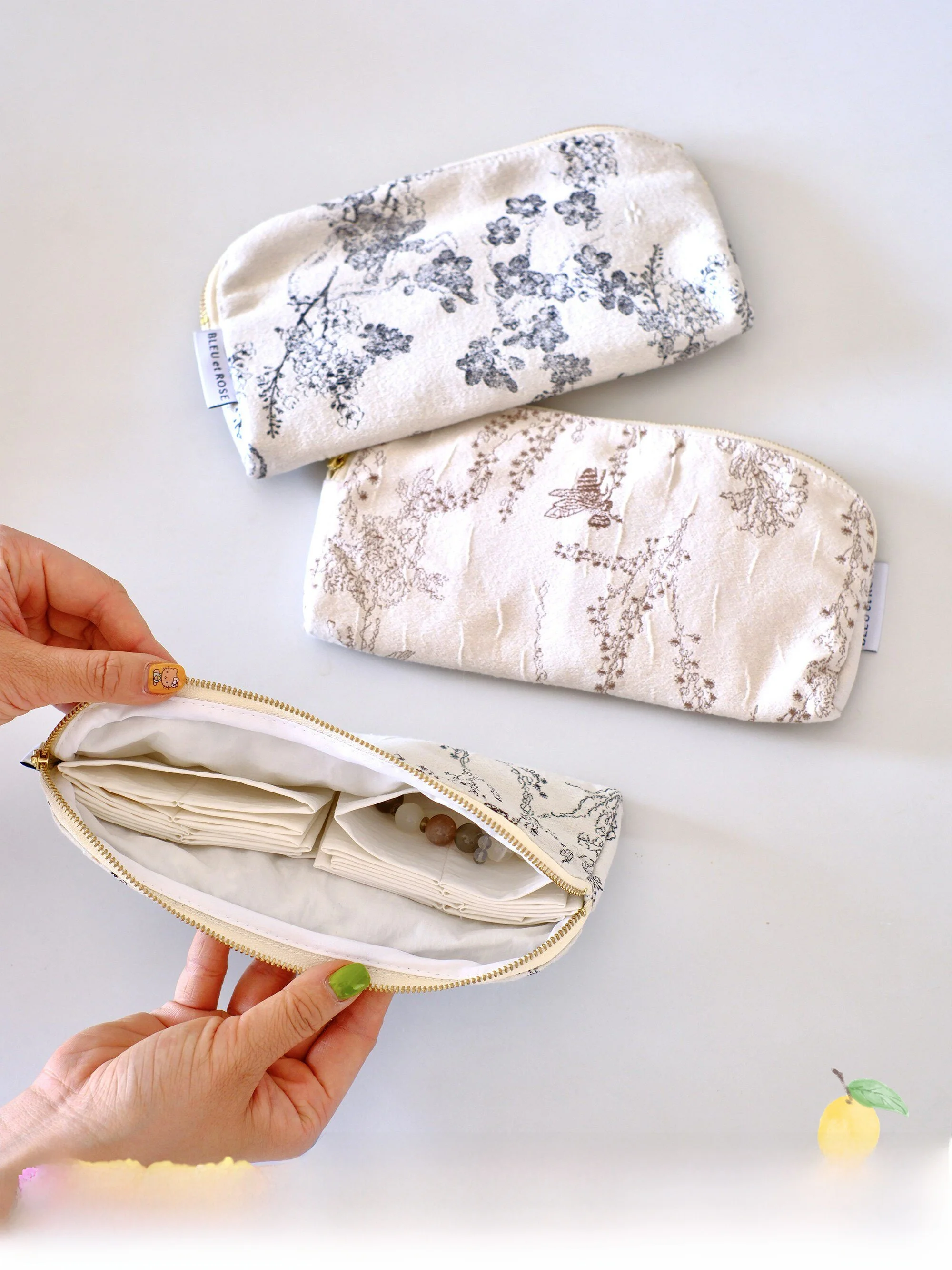 Travel Portable Jewelry Storage Bag Multi-Layer Beads Bag Ins Sle Long Rectangle ape Zipper Closure Floral Pattern Handbag
Travel Portable Jewelry Storage Bag Multi-Layer Beads Bag Ins Sle Long Rectangle ape Zipper Closure Floral Pattern Handbag