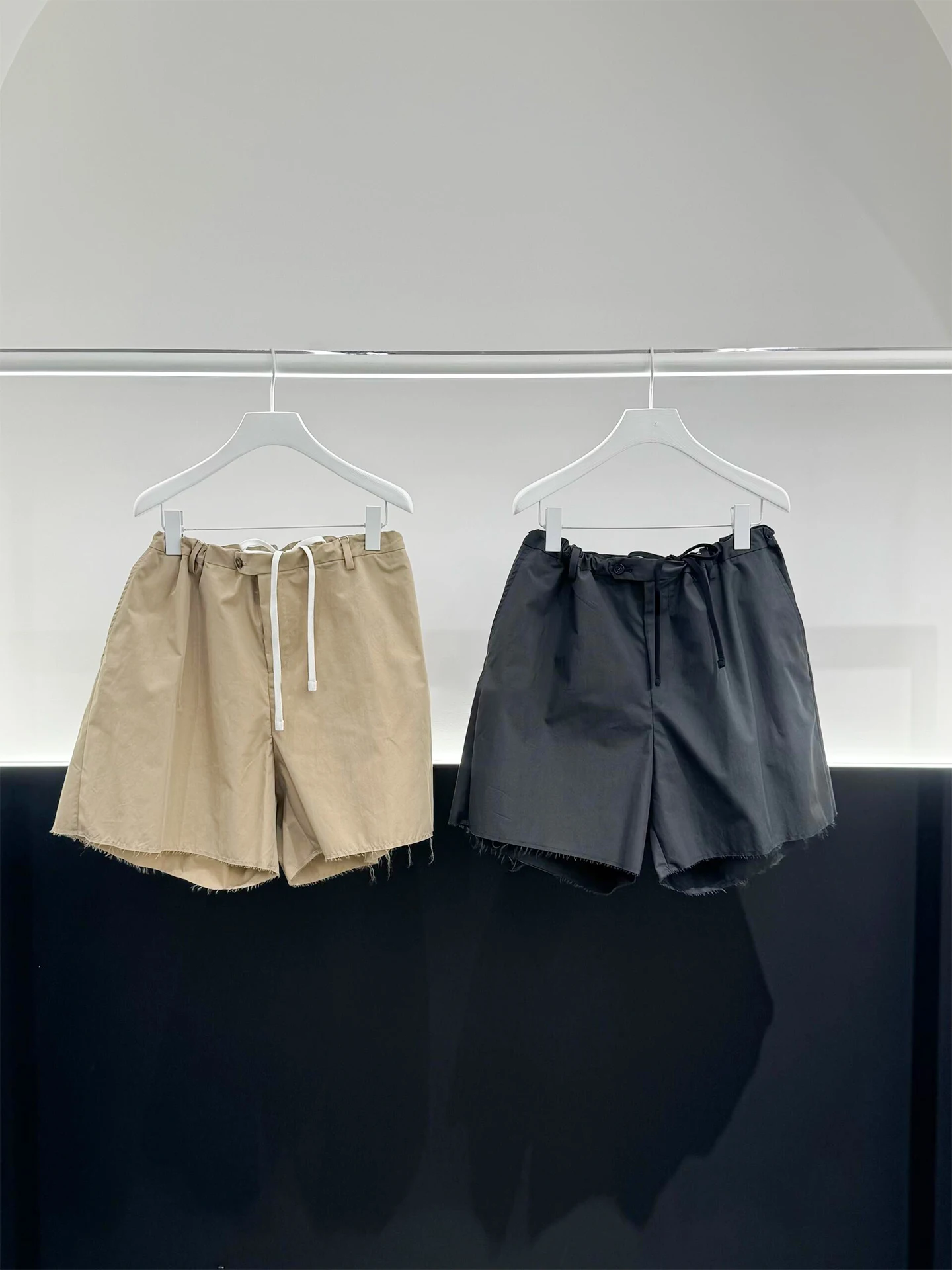 Khaki Drawstring Casual Shorts Women's Summer New Loose Slimming Frayed Wide Leg Pants High Waist Straight Cut Polyester Cotton
Khaki Drawstring Casual Shorts Women's Summer New Loose Slimming Frayed Wide Leg Pants High Waist Straight Cut Polyester Cotton