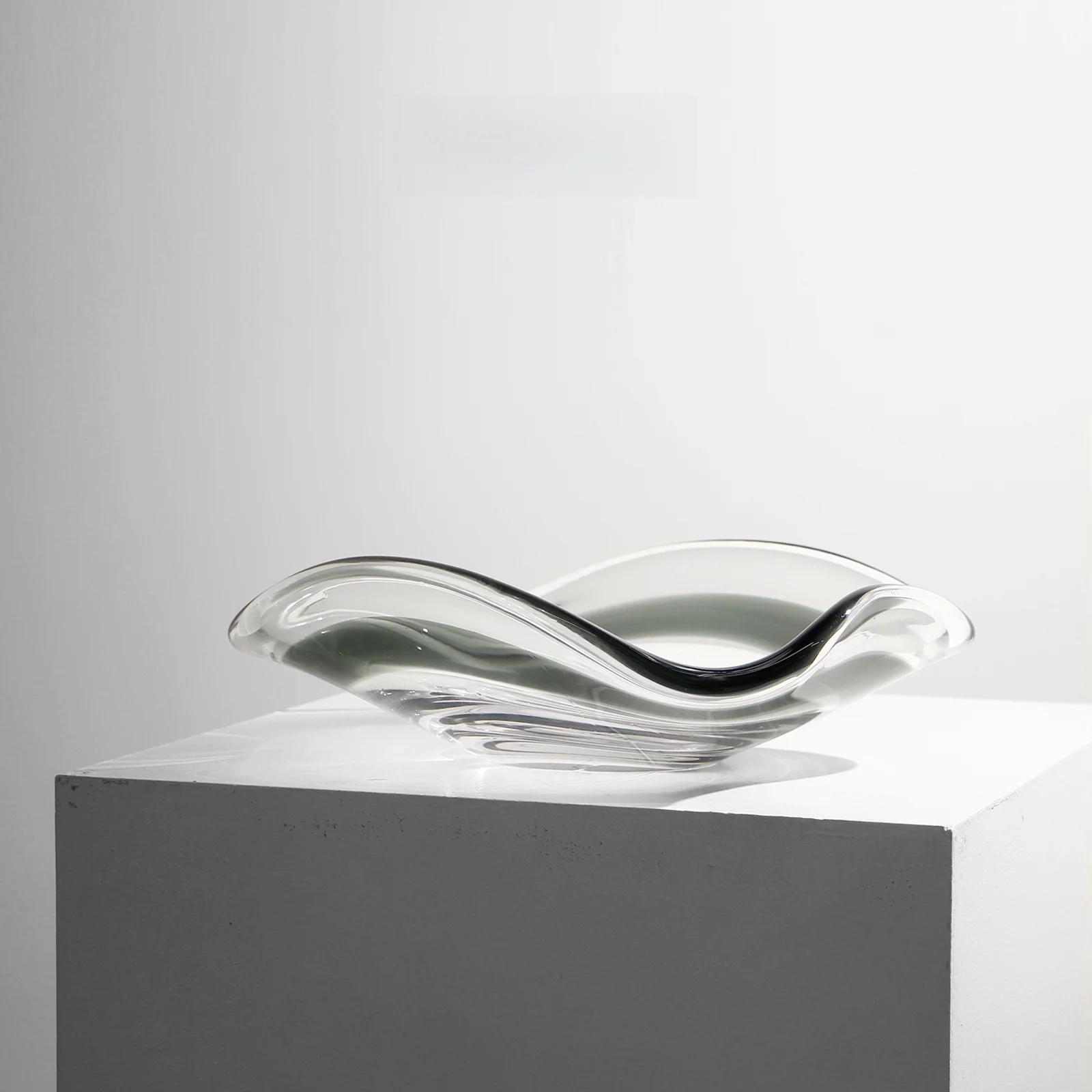 Modern Luxury Transparent Glass Fruit Tray Display Piece Sample Room Ss Office Restaurant Coffee Table Soft Decorations
Modern Luxury Transparent Glass Fruit Tray Display Piece Sample Room Ss Office Restaurant Coffee Table Soft Decorations