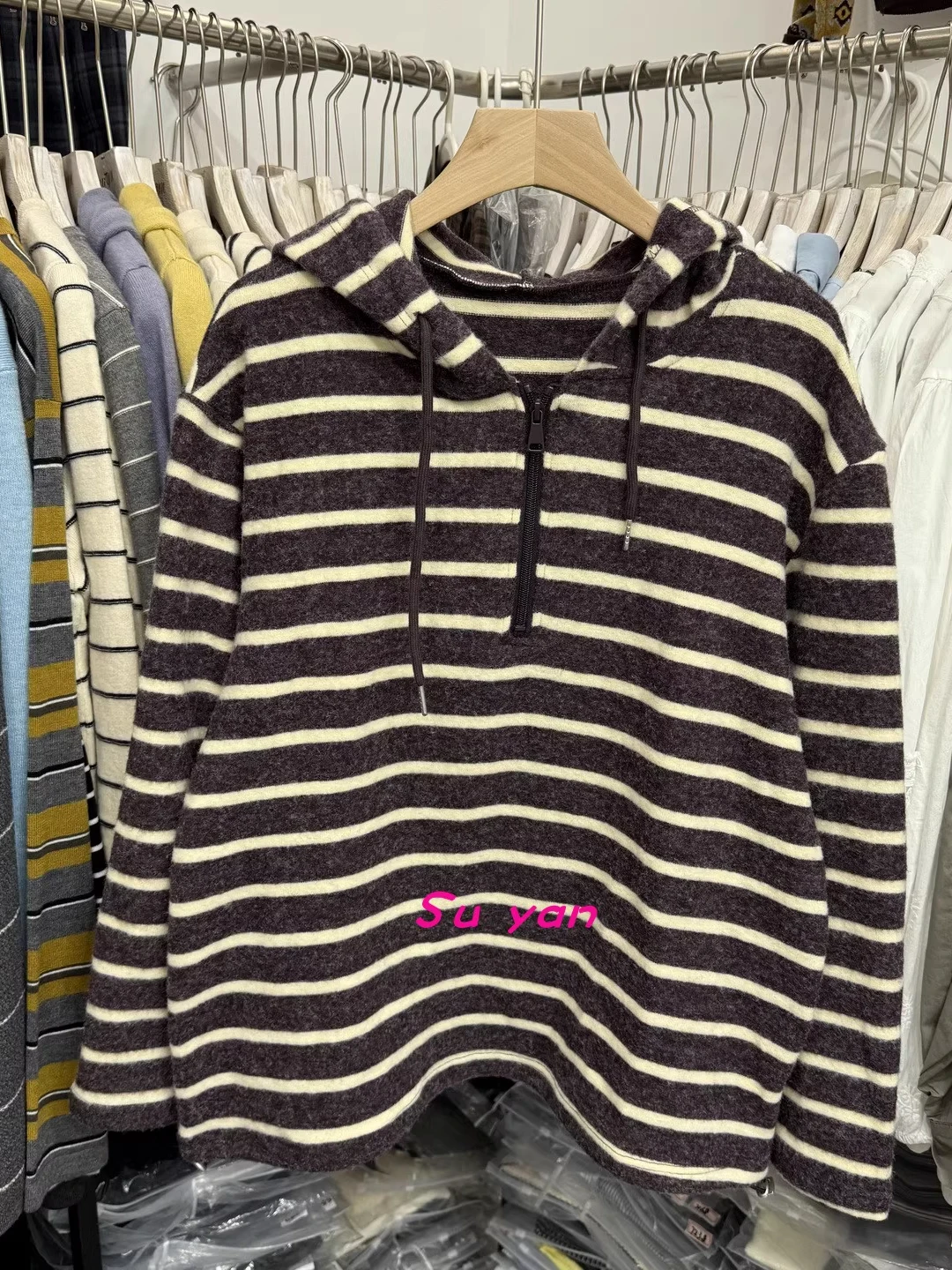 plus Size 300 Pounds American Stripe Half Zip Hoodie Unisex Autumn Winter Loose Casual Versatile Top Warm Long Sleeve Hooded
plus Size 300 Pounds American Stripe Half Zip Hoodie Unisex Autumn Winter Loose Casual Versatile Top Warm Long Sleeve Hooded