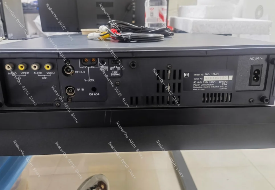 Классический видеомагнитофон L15: Винтажный проигрыватель кассет VHS-формата
Классический видеомагнитофон L15: Винтажный проигрыватель кассет VHS-формата