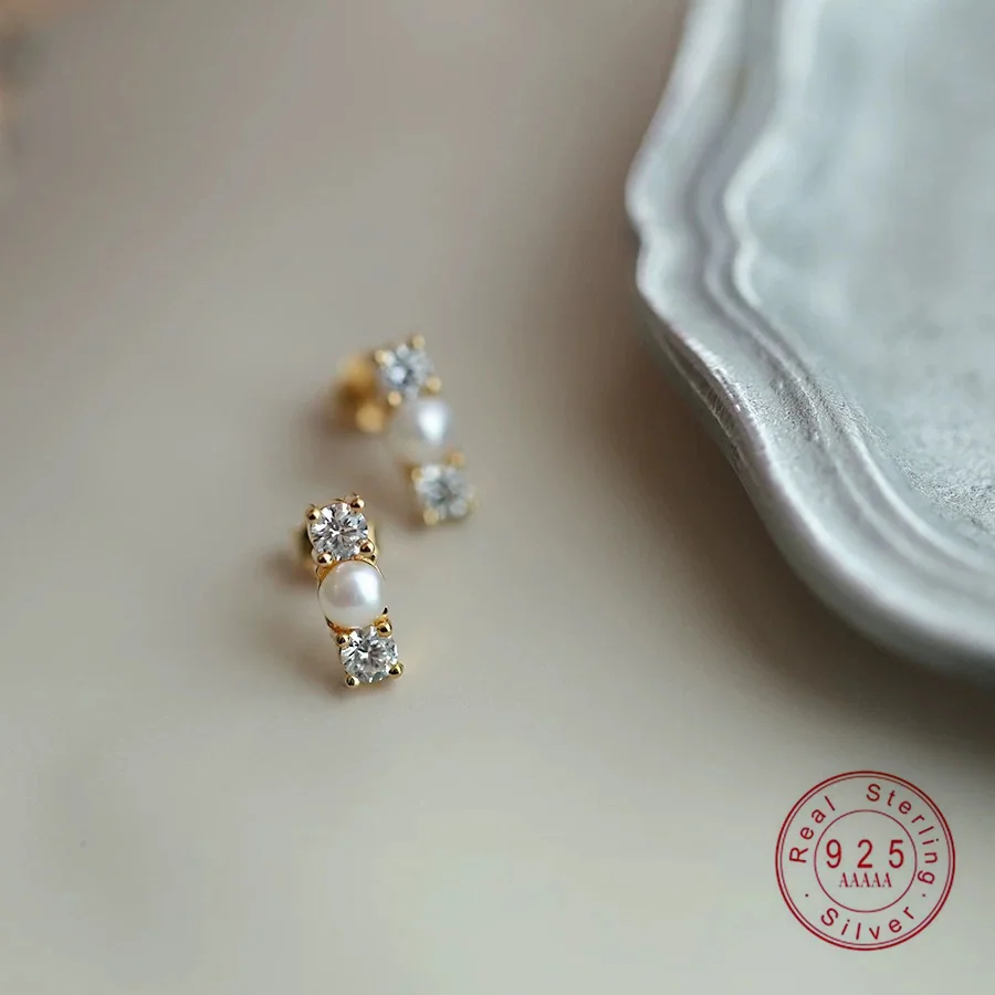 Изящные серьги-гвоздики из стерлингового серебра 925 пробы с жемчугом и цирконом, минималистичные элегантные серьги для женщин, ювелирные изделия в подарок
Изящные серьги-гвоздики из стерлингового серебра 925 пробы с жемчугом и цирконом, минималистичные элегантные серьги для женщин, ювелирные изделия в подарок