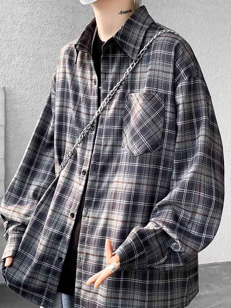 Мужская рубашка в винтажном американском стиле барокко, клетчатая, длинная, повседневная, свободного кроя, на пуговицах, из полиэфирного волокна, летняя, тонкая
Мужская рубашка в винтажном американском стиле барокко, клетчатая, длинная, повседневная, свободного кроя, на пуговицах, из полиэфирного волокна, летняя, тонкая