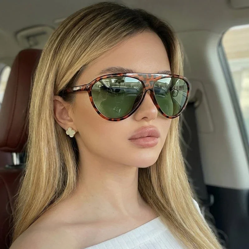 Retro Oversized Round Pilot Sunglasses Women Fashion Luxury Big Frame Mirror Boho Gradient Sunglasses Retro Classic Beach Shades
Retro Oversized Round Pilot Sunglasses Women Fashion Luxury Big Frame Mirror Boho Gradient Sunglasses Retro Classic Beach Shades