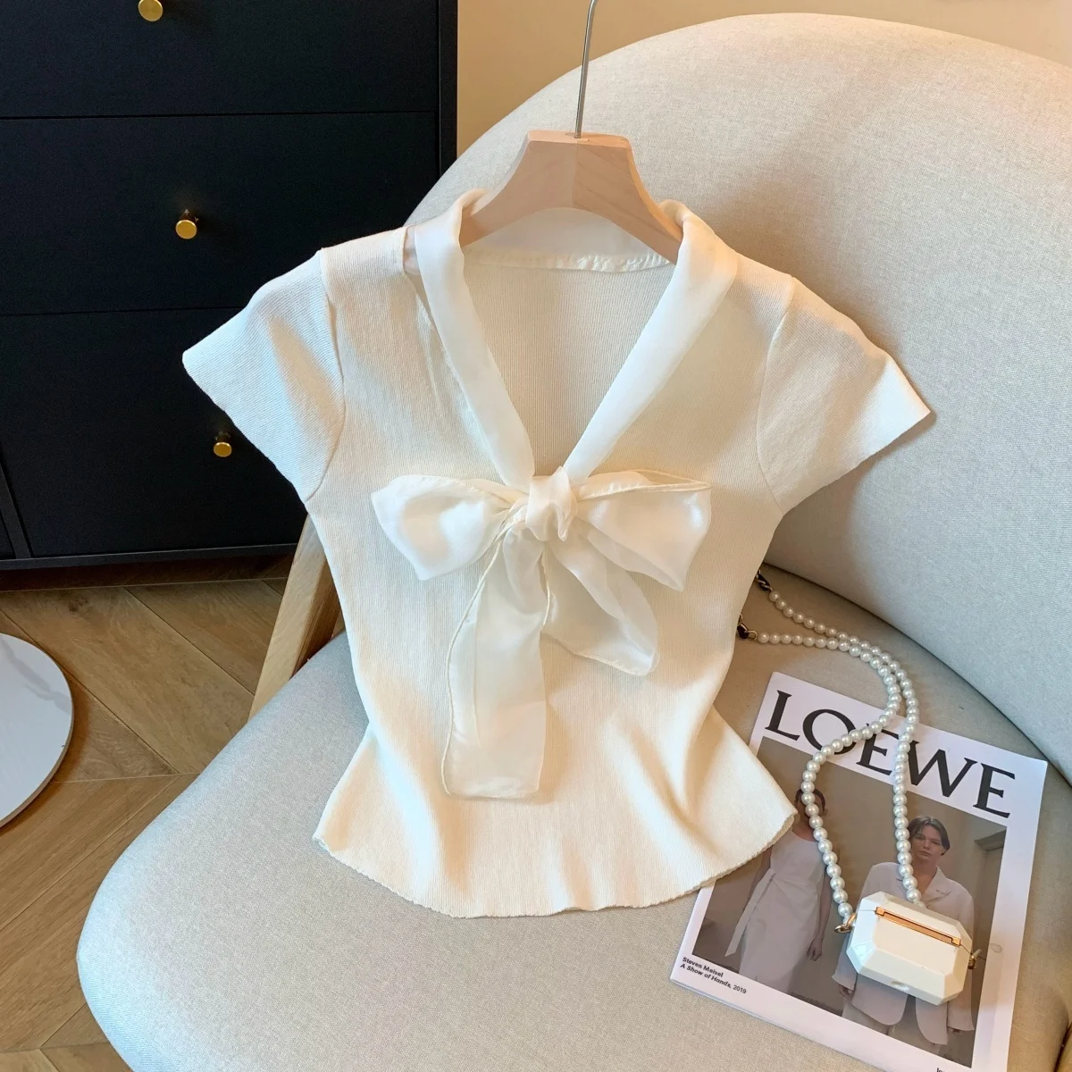 Korean Style Slim Fit Short Sleeve T-Shirt Women's Summer New Knot Knitted Top Beautiful Elegant V-Neck Color
Korean Style Slim Fit Short Sleeve T-Shirt Women's Summer New Knot Knitted Top Beautiful Elegant V-Neck Color