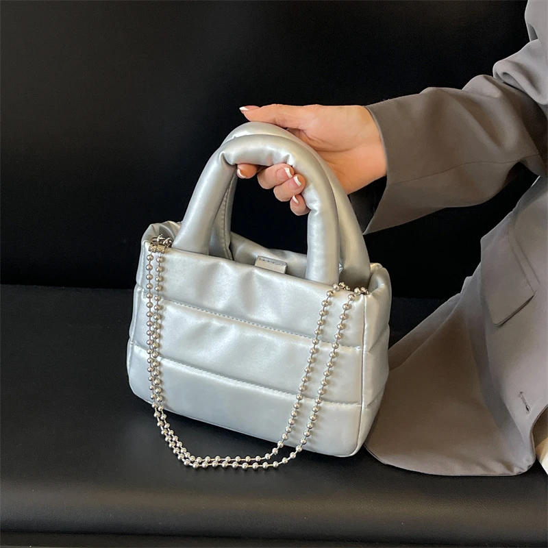 Women's Chain Shoulder Bag Luxury Designer Leather Handbag Minimalist Crossbody Bag Fashion Brand Ladies Casual Tote Clutch Bag
Women's Chain Shoulder Bag Luxury Designer Leather Handbag Minimalist Crossbody Bag Fashion Brand Ladies Casual Tote Clutch Bag