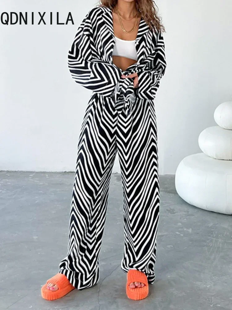 Two Piece Sets Womens Outifits Loose Black White Striped Shirt Elastic Waist Pant Sets Spring Summer New Fashion Casual Suit
Two Piece Sets Womens Outifits Loose Black White Striped Shirt Elastic Waist Pant Sets Spring Summer New Fashion Casual Suit