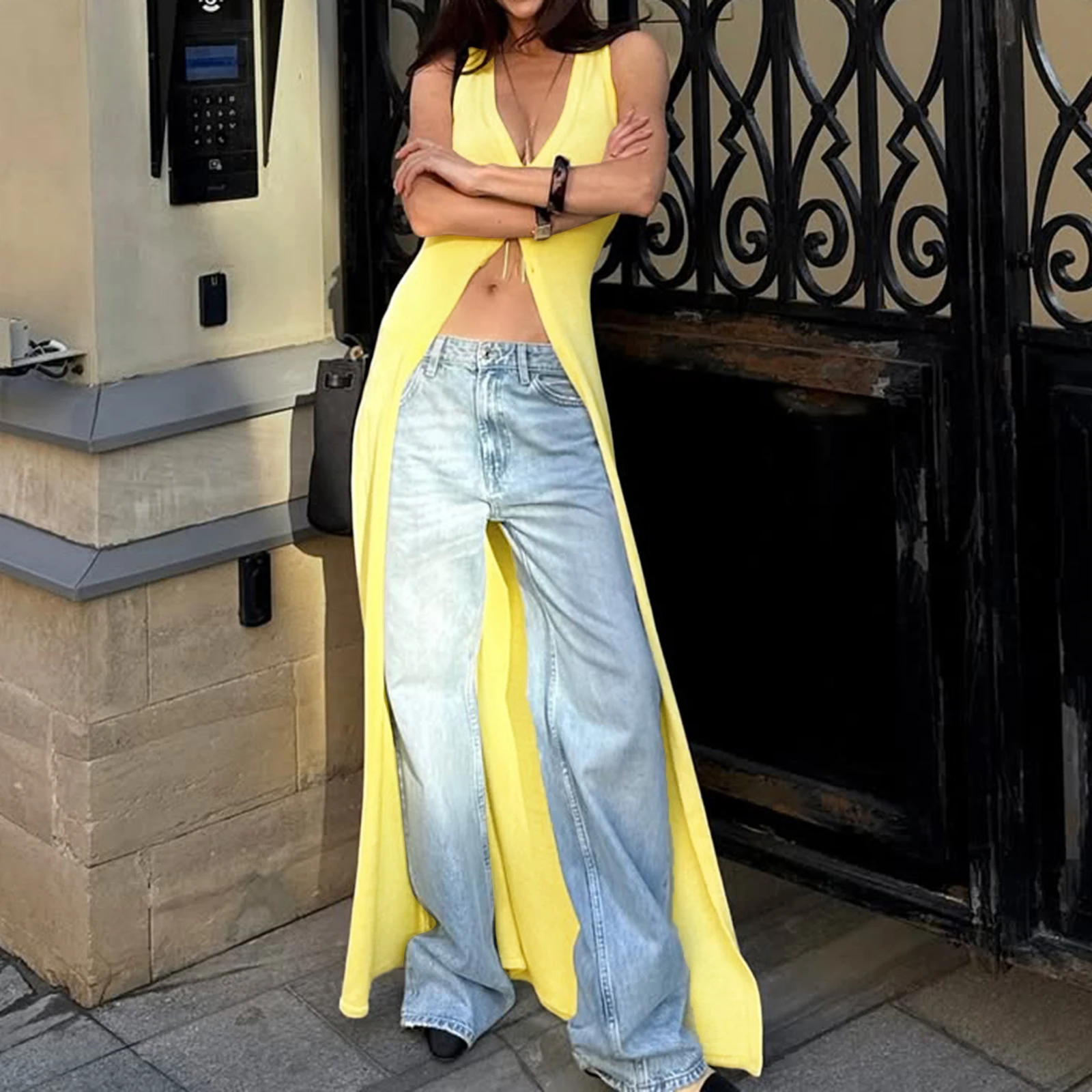 Женский вязаный жилет с открытой вилкой и v-образным вырезом, элегантный жилет без рукавов на пуговицах, однотонные летние топы для повседневного повседневного использования
Женский вязаный жилет с открытой вилкой и v-образным вырезом, элегантный жилет без рукавов на пуговицах, однотонные летние топы для повседневного повседневного использования