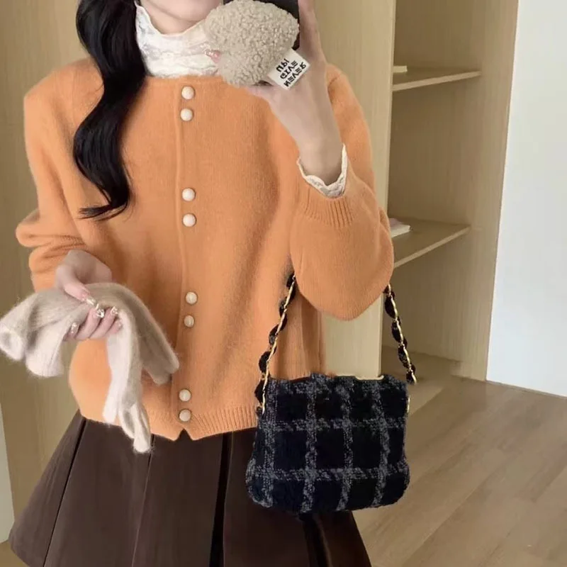 Solid Color Sweater Women's 2025 Autumn and Winter New Design, Gentle and Soft Style, Soft and Sticky Knitted Cardigan Jacket
Solid Color Sweater Women's 2025 Autumn and Winter New Design, Gentle and Soft Style, Soft and Sticky Knitted Cardigan Jacket