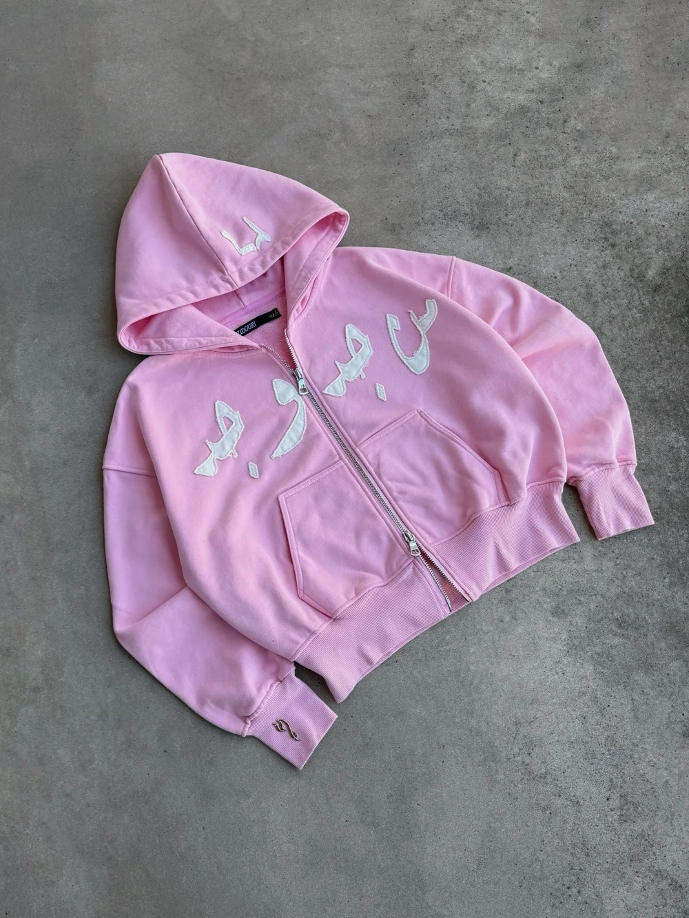 2026 new Y2K American retro Arabic letter zipper pink hooded sweatshirt punk high street trend niche ins versatile casual jacket
2026 new Y2K American retro Arabic letter zipper pink hooded sweatshirt punk high street trend niche ins versatile casual jacket