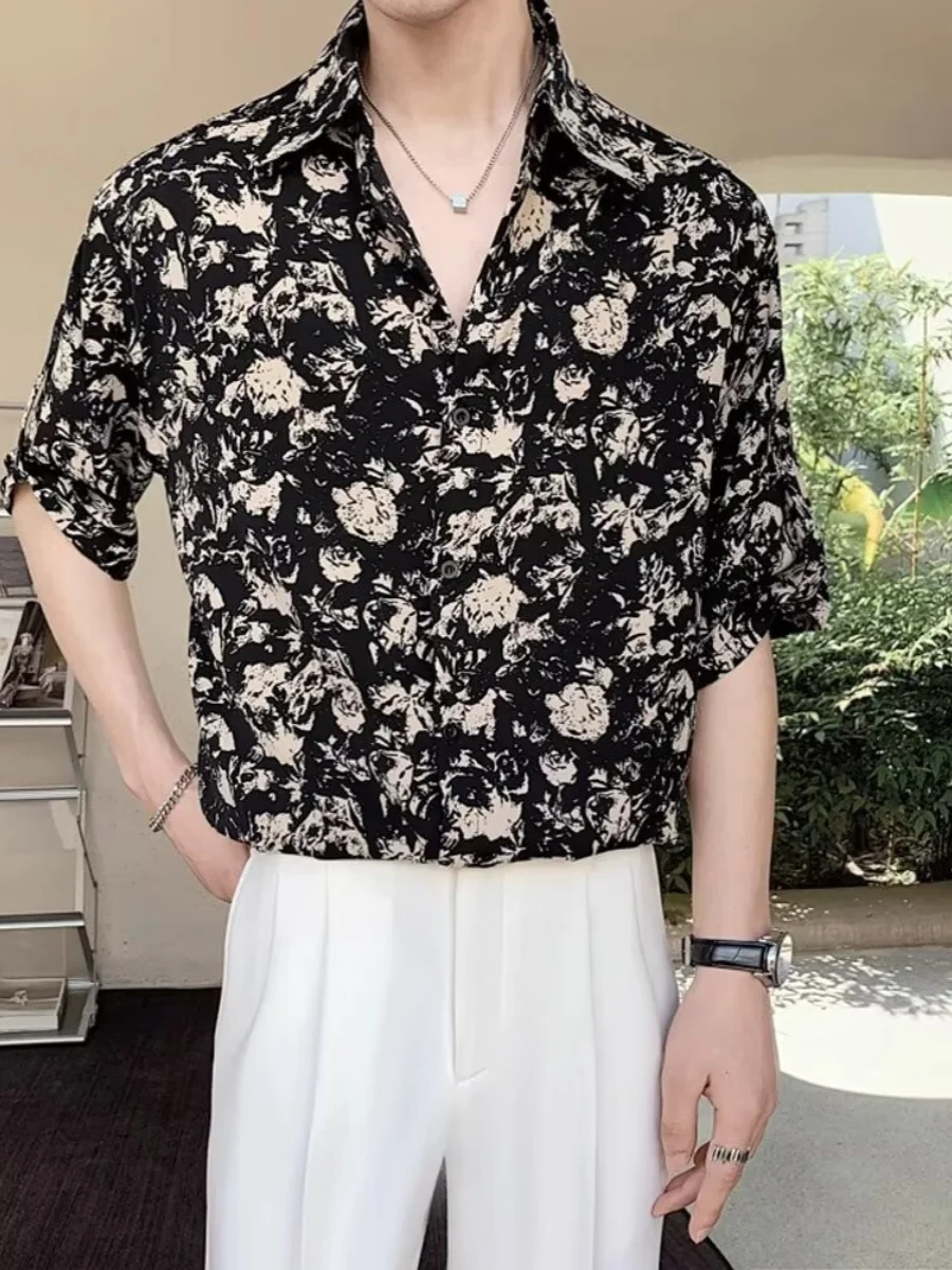 Летняя мужская рубашка из тонкого ледяного шелка с коротким рукавом, драпированным эффектом, в стиле ретро, легкая, с цветочным принтом, роскошная, модная, свободного кроя.
Летняя мужская рубашка из тонкого ледяного шелка с коротким рукавом, драпированным эффектом, в стиле ретро, легкая, с цветочным принтом, роскошная, модная, свободного кроя.