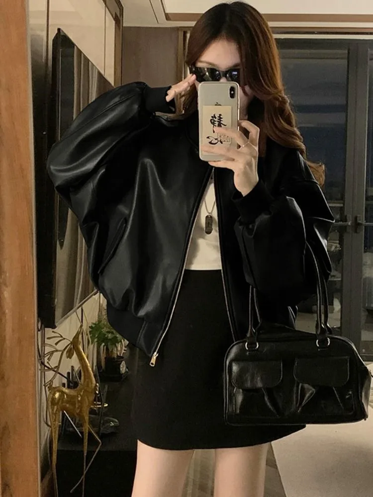 Casual Black Zipped Leather Jacket Women Vintage Motorcycle Korean Leather Jacket Female 2025 Autumn Loose Warm Fashion Coat New
Casual Black Zipped Leather Jacket Women Vintage Motorcycle Korean Leather Jacket Female 2025 Autumn Loose Warm Fashion Coat New