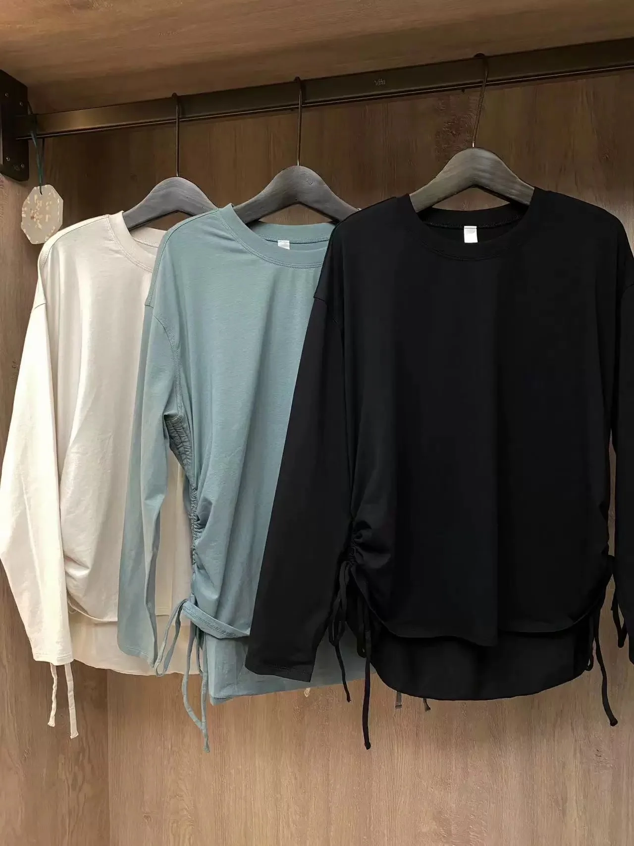 Женский спортивный топ для йоги с круглым вырезом, свободная футболка с длинными рукавами и завязками на талии, быстросохнущая, дышащая для йоги и тренажерного зала
Женский спортивный топ для йоги с круглым вырезом, свободная футболка с длинными рукавами и завязками на талии, быстросохнущая, дышащая для йоги и тренажерного зала