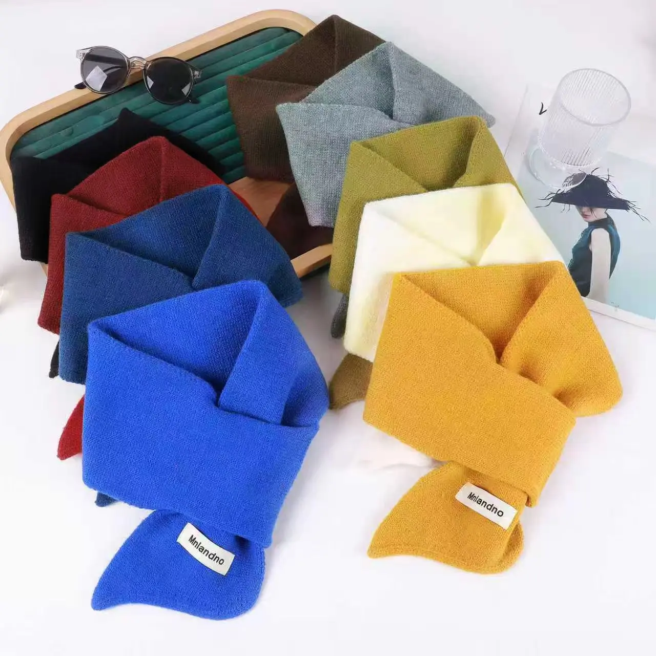 Solid color men's and women's scarves, soft and comfortable autumn and winter scarves, daily commuting couple scarves
Solid color men's and women's scarves, soft and comfortable autumn and winter scarves, daily commuting couple scarves