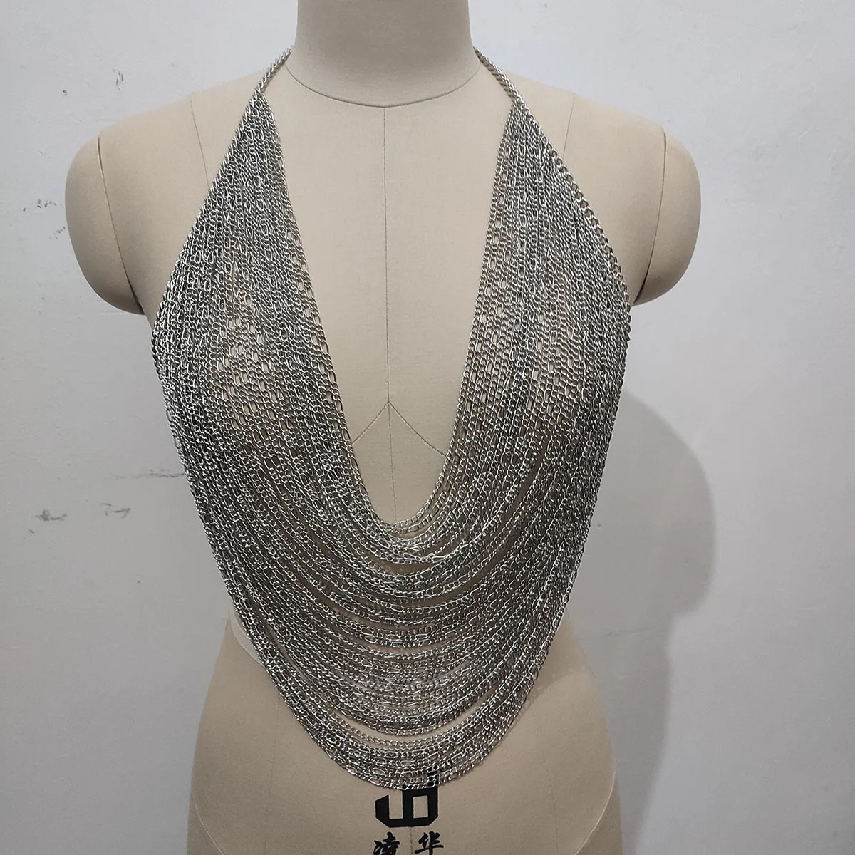 2023 XFSPARKLEEuropean and American fashion metal multi-layer цепочка с бахромой персональная подвесная цепочка на шею с открытой спиной
2023 XFSPARKLEEuropean and American fashion metal multi-layer цепочка с бахромой персональная подвесная цепочка на шею с открытой спиной