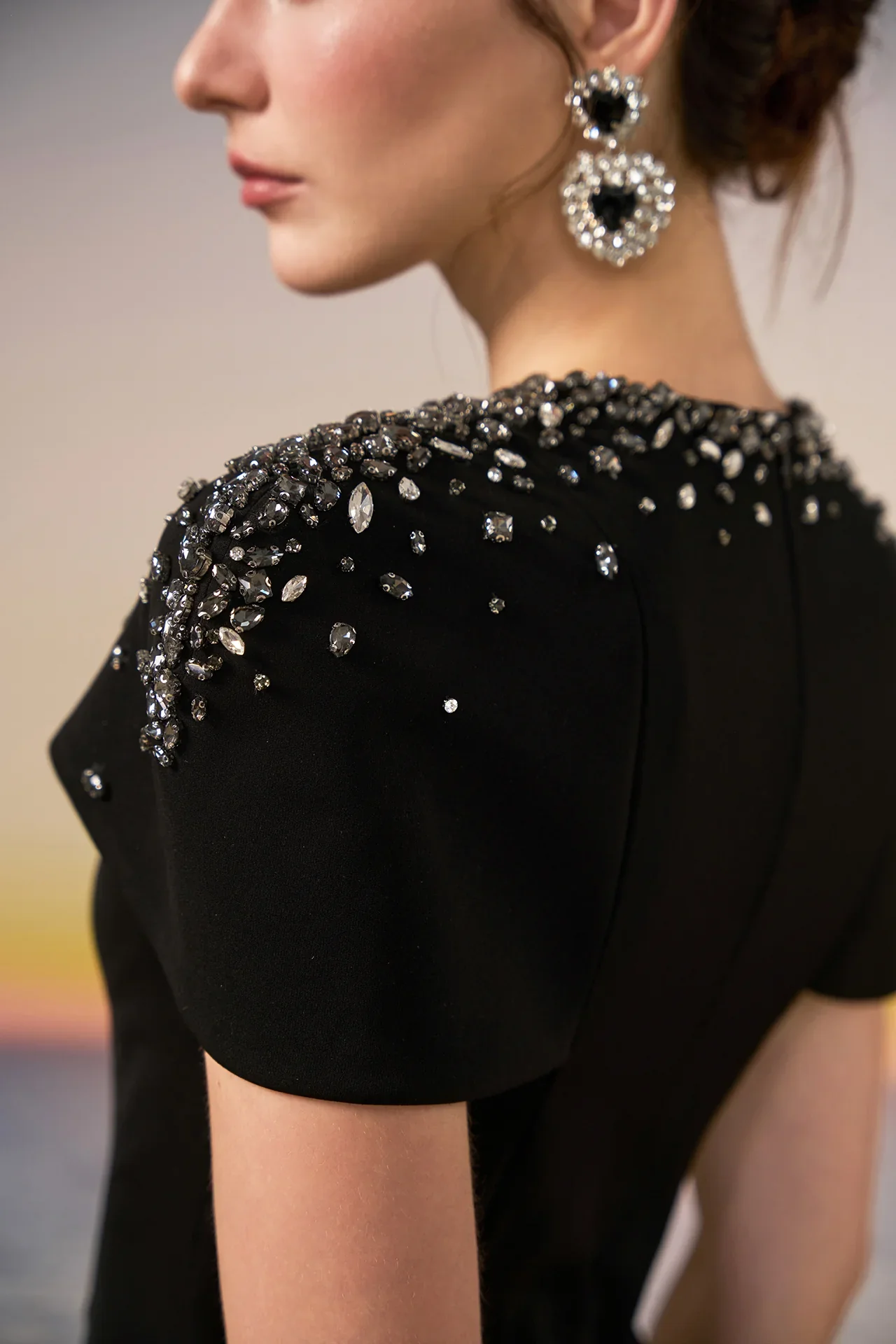 Luxury Crystal Black Gowns Customized O-neck Short Sleeve Straight Floor Length Evening Dresses Back Zipper Party Dress 2026 New
Luxury Crystal Black Gowns Customized O-neck Short Sleeve Straight Floor Length Evening Dresses Back Zipper Party Dress 2026 New