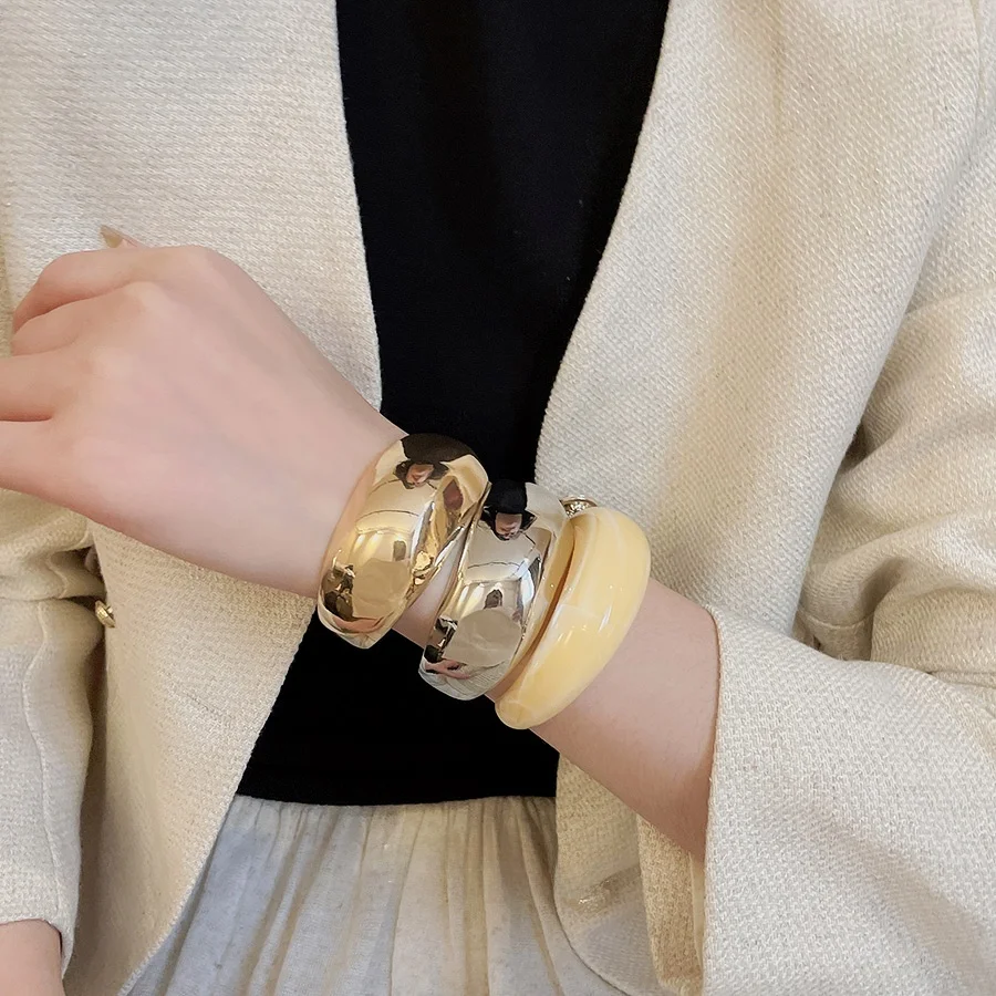 Exaggerated Smooth adient Open Bracelet Cold Tone Vintage High End Individual Match Hand Jewelry Accories
Exaggerated Smooth adient Open Bracelet Cold Tone Vintage High End Individual Match Hand Jewelry Accories