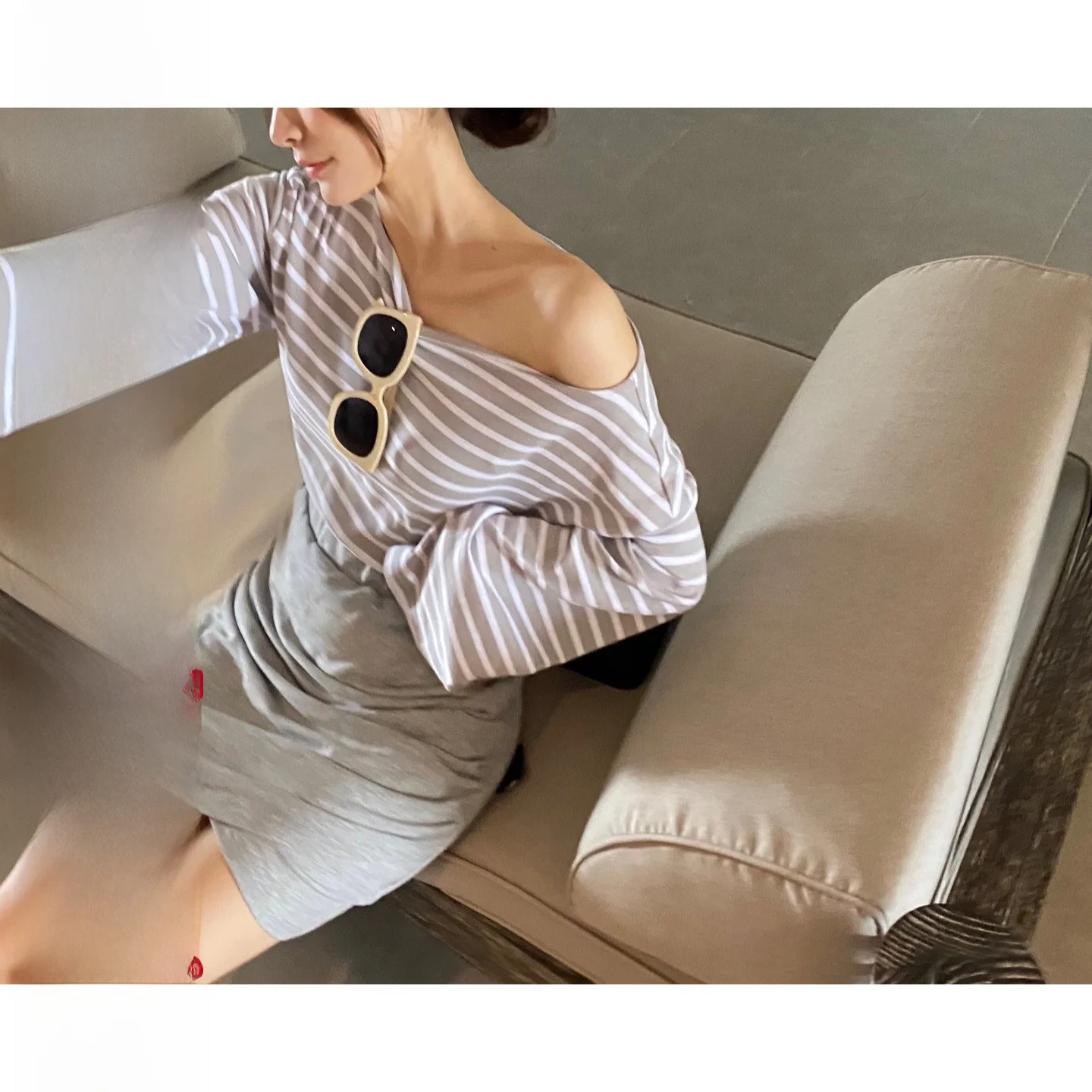 CCZEE Sexy Long Sve T-irt oulder Bared Clever Design Casual Wear for Young Women Age 8 to 24 Spring Season Slim Fit
CCZEE Sexy Long Sve T-irt oulder Bared Clever Design Casual Wear for Young Women Age 8 to 24 Spring Season Slim Fit