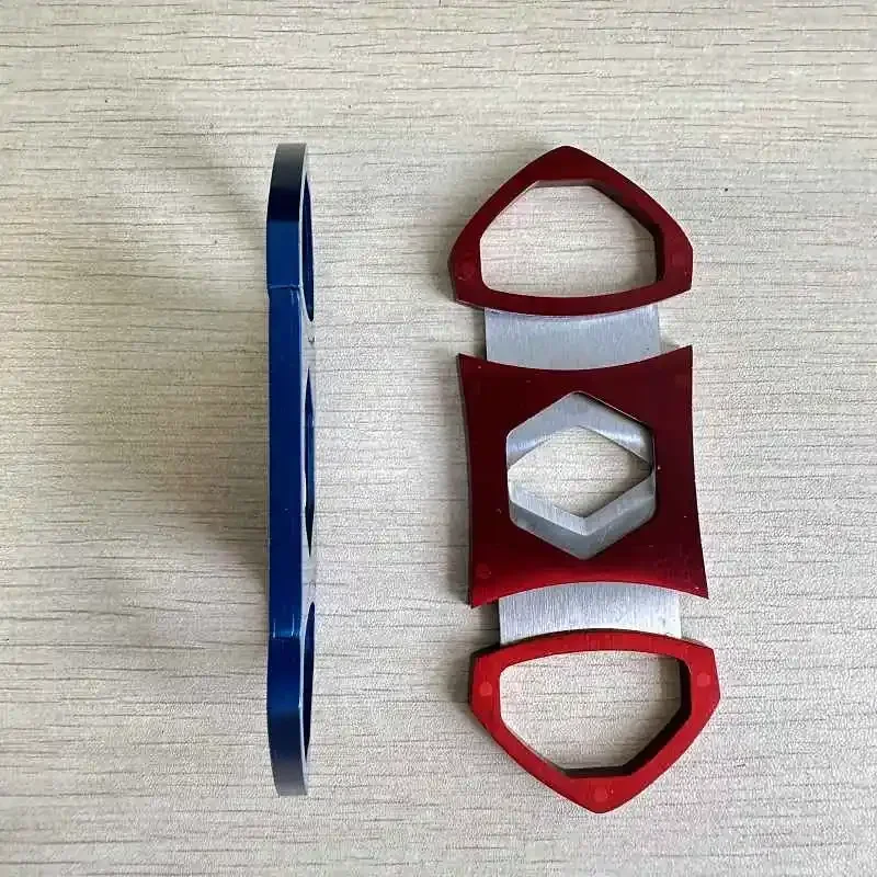 1pc Mini Metal Portable Stainless Steel Cigar Cutter V Shape Blade double blades smoking Cutting Tool Cigar Accessories 118
1pc Mini Metal Portable Stainless Steel Cigar Cutter V Shape Blade double blades smoking Cutting Tool Cigar Accessories 118