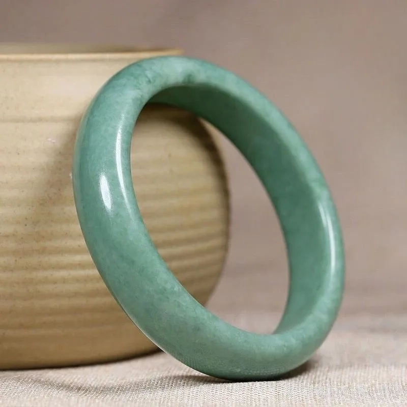 Natural Guizhou Cui Bracelet, Exquisite Fashion and Versatile Women's Jewelry Jade Bracelet
Natural Guizhou Cui Bracelet, Exquisite Fashion and Versatile Women's Jewelry Jade Bracelet