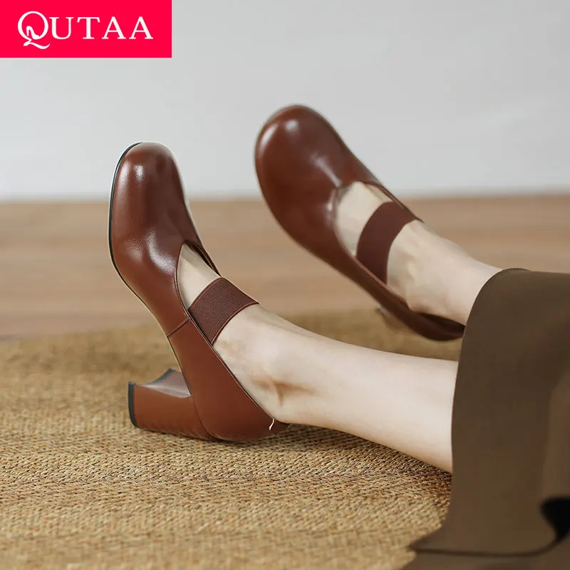 QUTAA 2025 модные женские туфли-лодочки на массивном низком каблуке, весенняя летняя повседневная обувь Мэри Джейн с металлическим круглым носком, женская вечеринка 34-39
QUTAA 2025 модные женские туфли-лодочки на массивном низком каблуке, весенняя летняя повседневная обувь Мэри Джейн с металлическим круглым носком, женская вечеринка 34-39