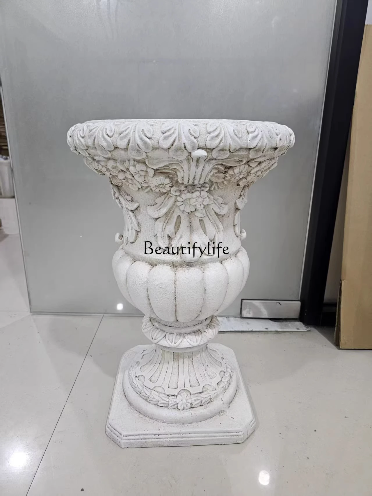 European high-footed large flower pot balcony antique Roman column style home decoration
European high-footed large flower pot balcony antique Roman column style home decoration