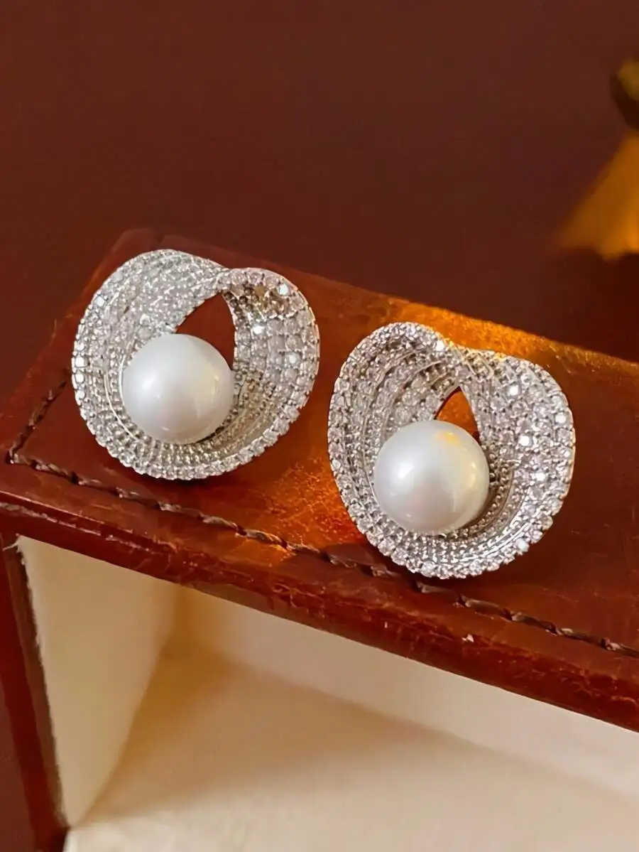 Elegant Asymmetrical Circle Pearl Stud Earrings For Women Daily Party Wear
Elegant Asymmetrical Circle Pearl Stud Earrings For Women Daily Party Wear