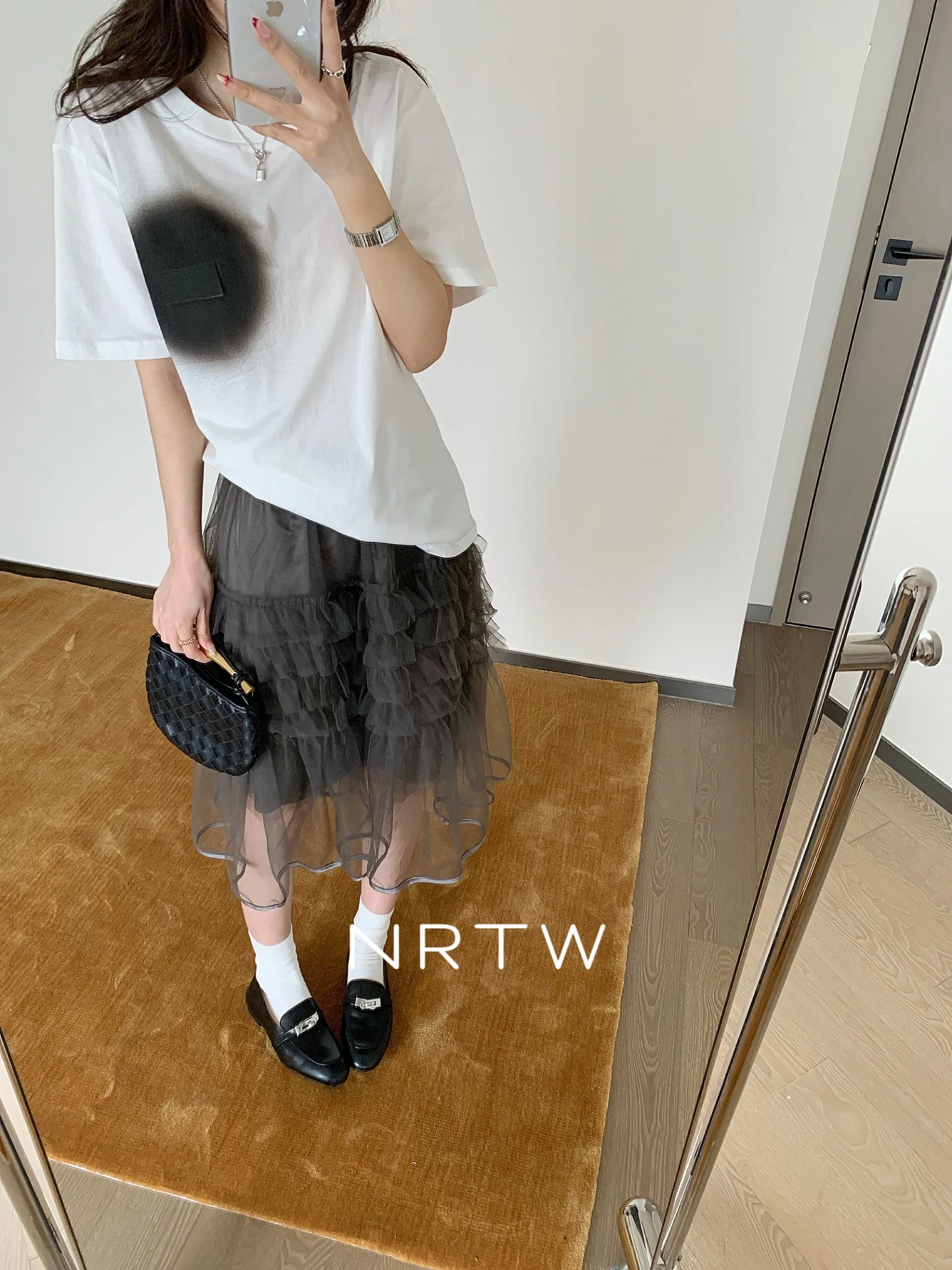 NRTW Li Jiaen Новая весенне-летняя свободная белая футболка с коротким рукавом для женщин, универсальный топ с эффектом спрей-краски для похудения, для повседневной носки
NRTW Li Jiaen Новая весенне-летняя свободная белая футболка с коротким рукавом для женщин, универсальный топ с эффектом спрей-краски для похудения, для повседневной носки