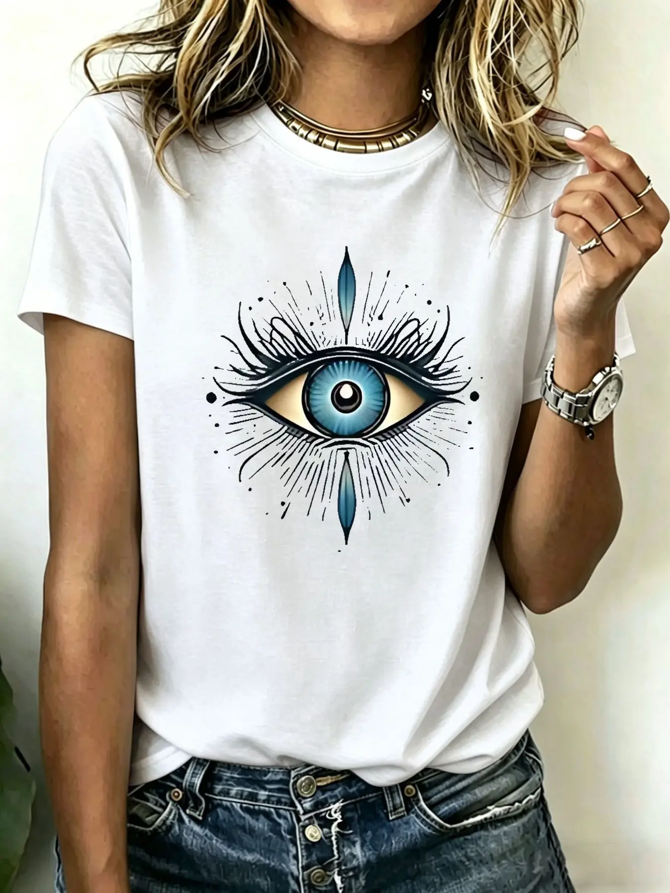 180-gram pure cotton Plus-size women's T-shirt featuring a stylish tattoo-art eye print with sunburst effect, comfortable and
180-gram pure cotton Plus-size women's T-shirt featuring a stylish tattoo-art eye print with sunburst effect, comfortable and