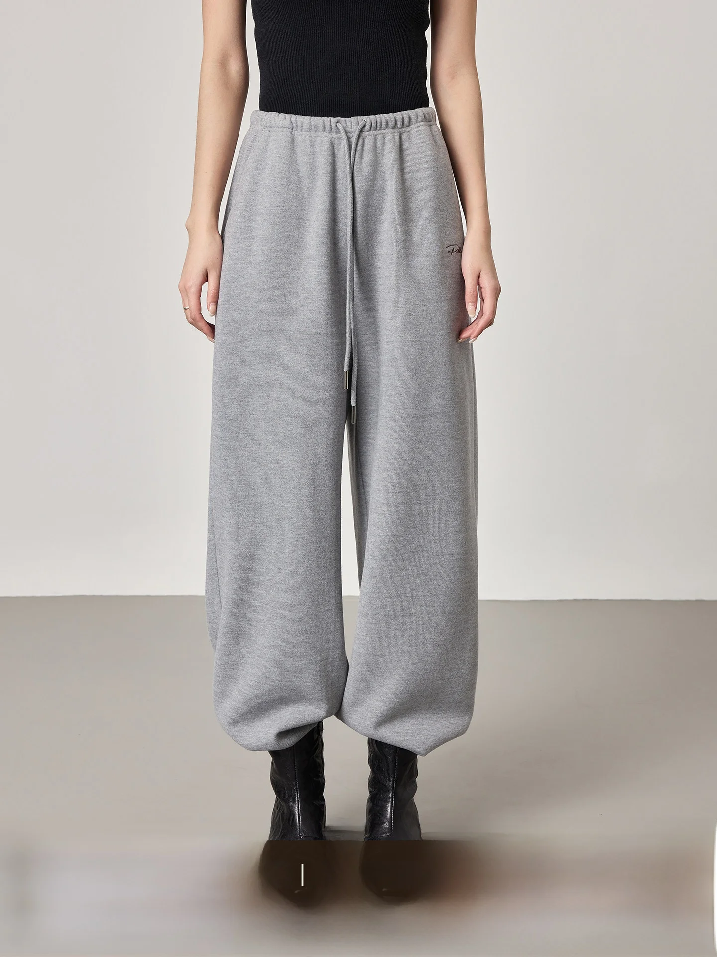 Nordic Wed CAREMIND2026 Elastic Dstring Sports Windbreaker Pants ey Casual Trousers Ladies Comfortable Leisure Pants
Nordic Wed CAREMIND2026 Elastic Dstring Sports Windbreaker Pants ey Casual Trousers Ladies Comfortable Leisure Pants