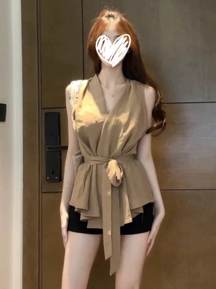Sexy Pure Desire V-neck Hanging Neck Sleeveless Top Women's Summer New Waist Slimming Personality Belted Vest Commute Style L...
Sexy Pure Desire V-neck Hanging Neck Sleeveless Top Women's Summer New Waist Slimming Personality Belted Vest Commute Style L...