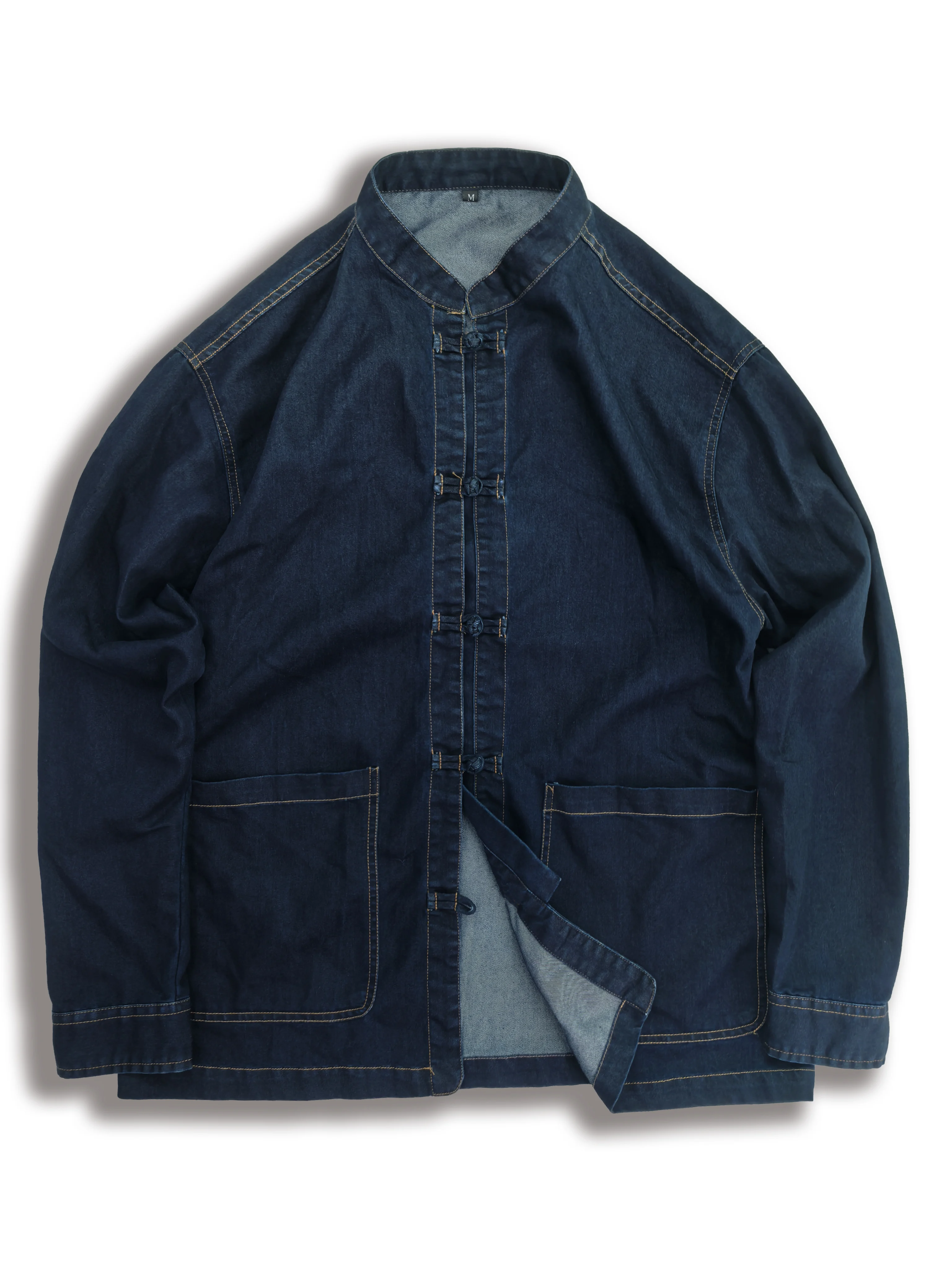 Осенняя мужская новая потертая джинсовая куртка в стиле ретро, китайский костюм Тан, пальто с воротником-стойкой и пуговицами-лягушкой, свободный крой, модный ха
Осенняя мужская новая потертая джинсовая куртка в стиле ретро, китайский костюм Тан, пальто с воротником-стойкой и пуговицами-лягушкой, свободный крой, модный ха