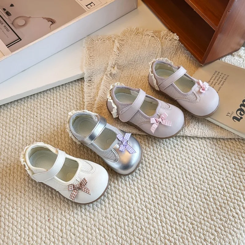 Детские спортивные кроссовки для девочек с сетчатым верхом, дышащие, повседневные, с милыми бантиками, новинка 2026 года, детские теннисные туфли с круглым носком, мягкие
Детские спортивные кроссовки для девочек с сетчатым верхом, дышащие, повседневные, с милыми бантиками, новинка 2026 года, детские теннисные туфли с круглым носком, мягкие