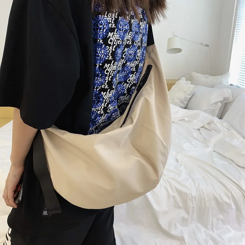 Unisex Large Capacity Nylon Dumpling Bag Single Shoulder Crossbody Bag Waterproof City Simple Style Oxford Cloth Material
Unisex Large Capacity Nylon Dumpling Bag Single Shoulder Crossbody Bag Waterproof City Simple Style Oxford Cloth Material
