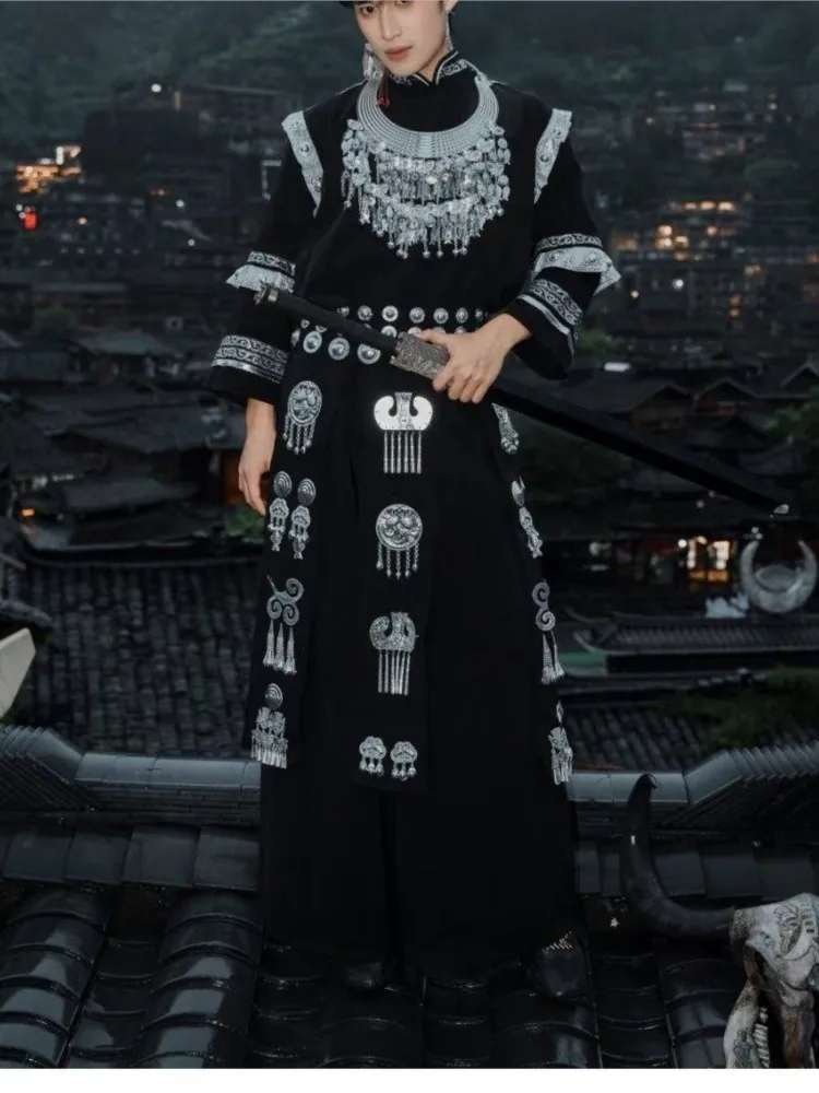 Новые фото-костюмы для стильных путешествий, мужская одежда с этническими мотивами и комплекты.
Новые фото-костюмы для стильных путешествий, мужская одежда с этническими мотивами и комплекты.