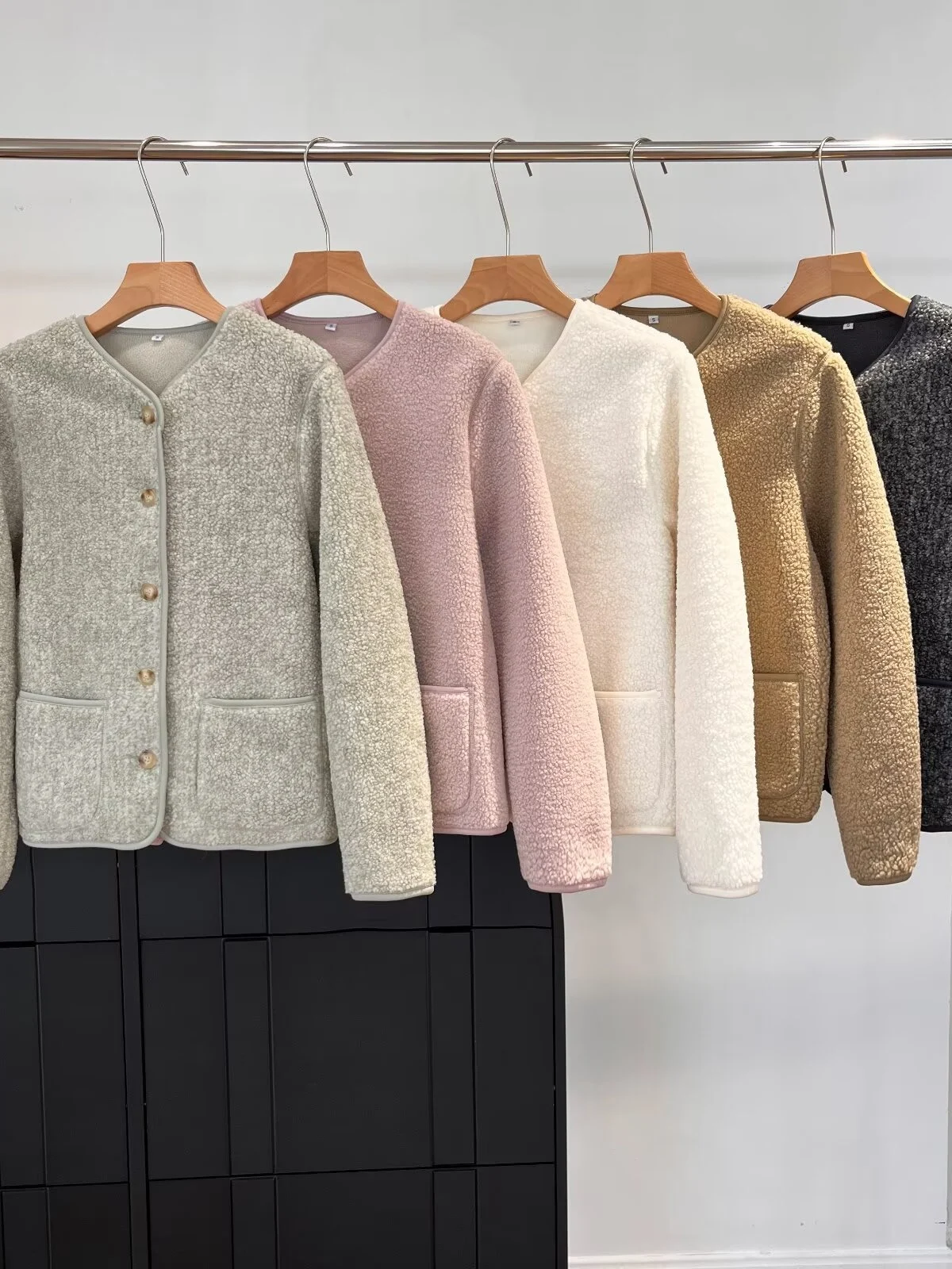 Women's round Neck Open Cardigan Warm Fleece Lamb Velvet Long Sleeve Outerwear Autumn Winter Casual Style Standard Fit Polyes...
Women's round Neck Open Cardigan Warm Fleece Lamb Velvet Long Sleeve Outerwear Autumn Winter Casual Style Standard Fit Polyes...