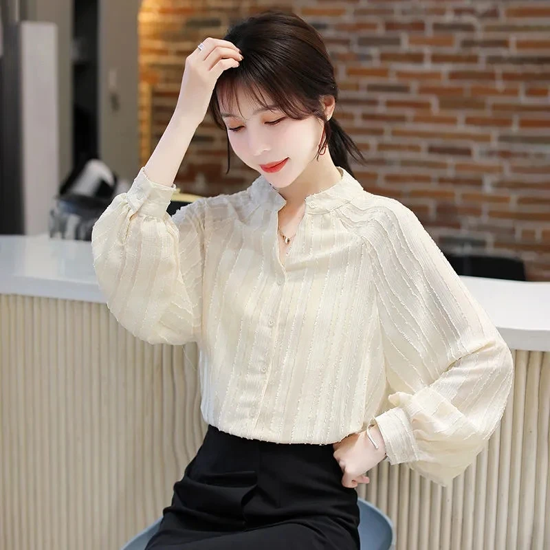 Female V-neck Loose Fit Sunscreen Air Conditioning Tops Coat Women Spring Summer Chiffon Lantern Sleeve Sunscreen Shirt Jacket
Female V-neck Loose Fit Sunscreen Air Conditioning Tops Coat Women Spring Summer Chiffon Lantern Sleeve Sunscreen Shirt Jacket