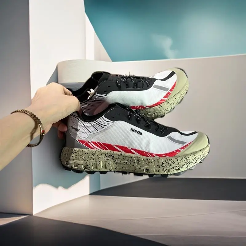 Fall New Racing Full Carbon Plate Trail Shoes, Outdoor Lightweight Wear-Resistant Shock-Absorbing Anti-Slip Running Shoes
Fall New Racing Full Carbon Plate Trail Shoes, Outdoor Lightweight Wear-Resistant Shock-Absorbing Anti-Slip Running Shoes