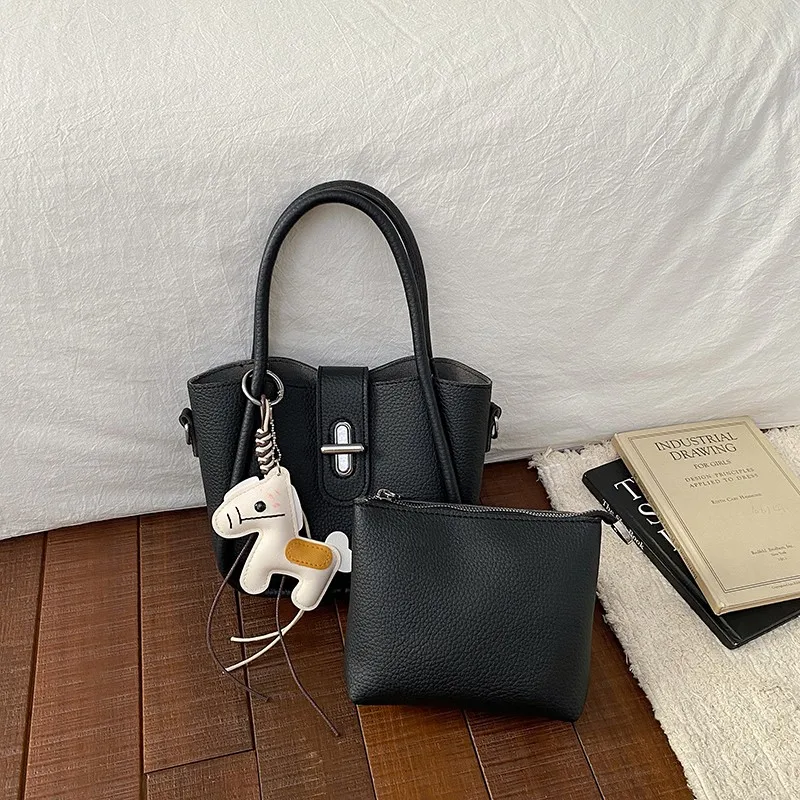 Stylish Commuter Diaper Bag High End Minimalist Leather For Ladies Fashionable Vintage Solid Color Tote
Stylish Commuter Diaper Bag High End Minimalist Leather For Ladies Fashionable Vintage Solid Color Tote