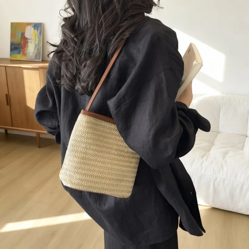 Casual Simple Leather Tote Bag for Women High End Classic Elegant Vintage Trendy Crossbody Handbag
Casual Simple Leather Tote Bag for Women High End Classic Elegant Vintage Trendy Crossbody Handbag