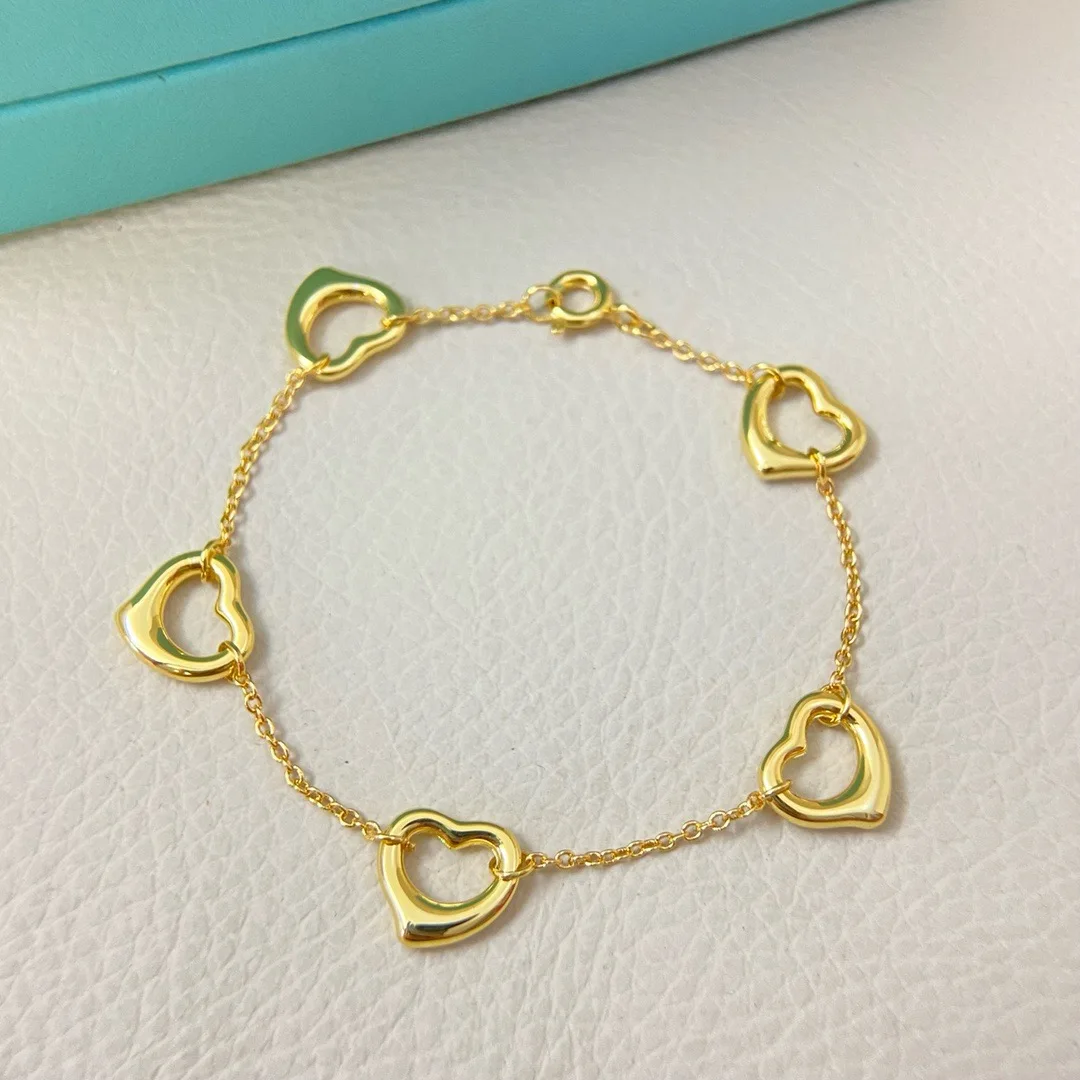 The 2025 new Tijia five-heart bracelet is a simple, fashionable, versatile, trendy, light luxury and high-end accessory for wome
The 2025 new Tijia five-heart bracelet is a simple, fashionable, versatile, trendy, light luxury and high-end accessory for wome