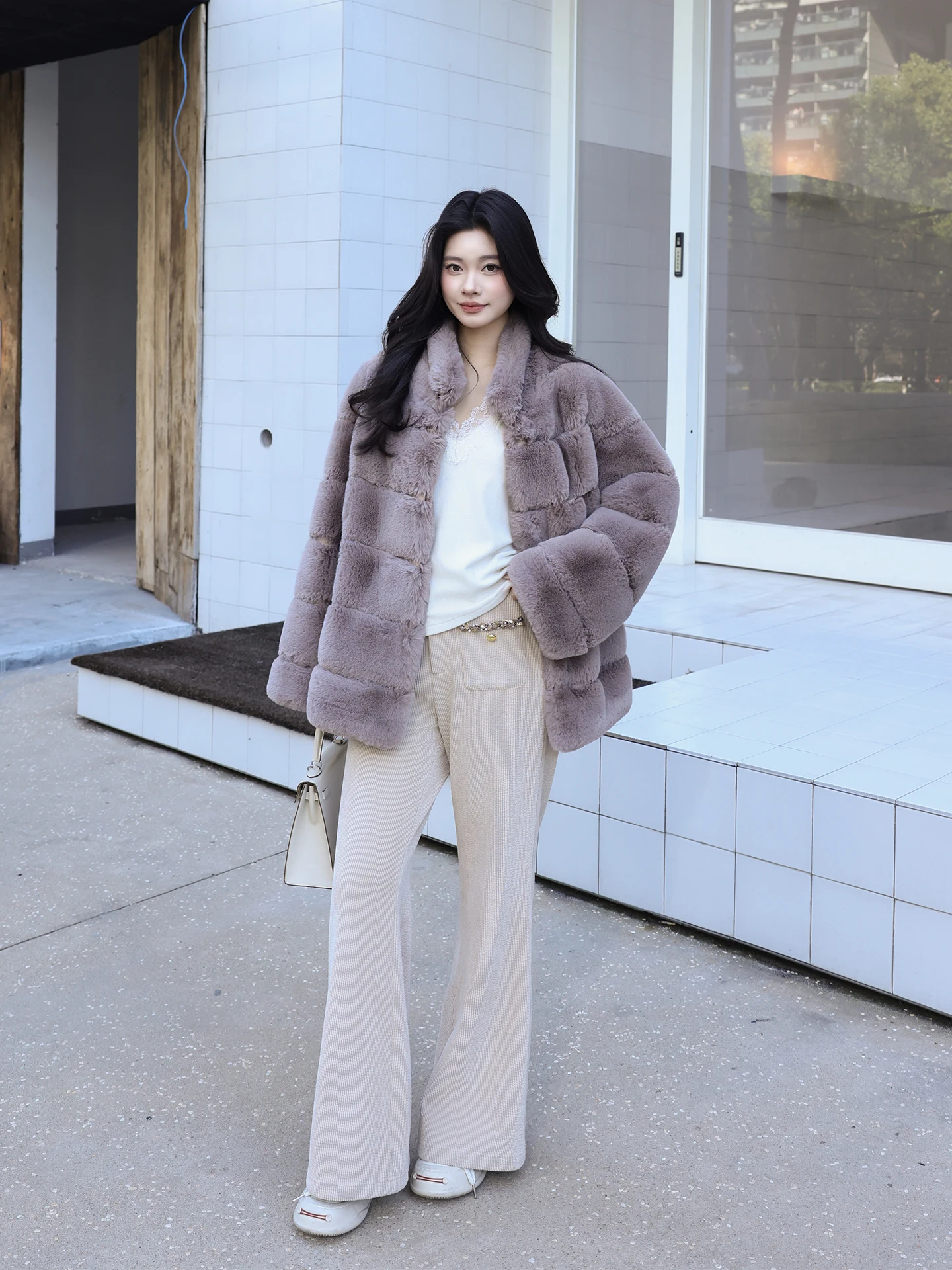 Женские брюки с высокой талией и широкими штанинами, на флисовой подкладке, повседневные, из вельвета, расклешенные, комфортные, прямого кроя
Женские брюки с высокой талией и широкими штанинами, на флисовой подкладке, повседневные, из вельвета, расклешенные, комфортные, прямого кроя